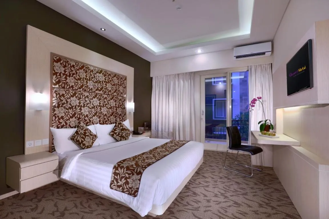 Deluxe Double or Twin Room with Pool View in Quest San Denpasar by ASTON