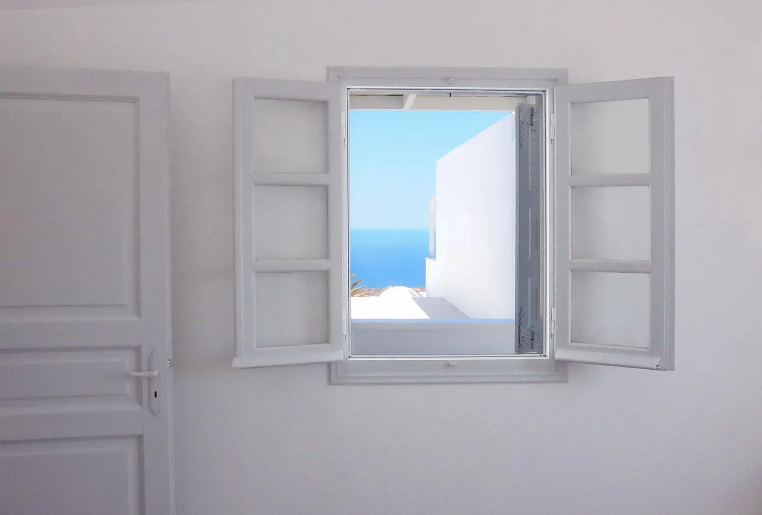 Standard Suite with Hot Tub in Phaos Santorini Suites