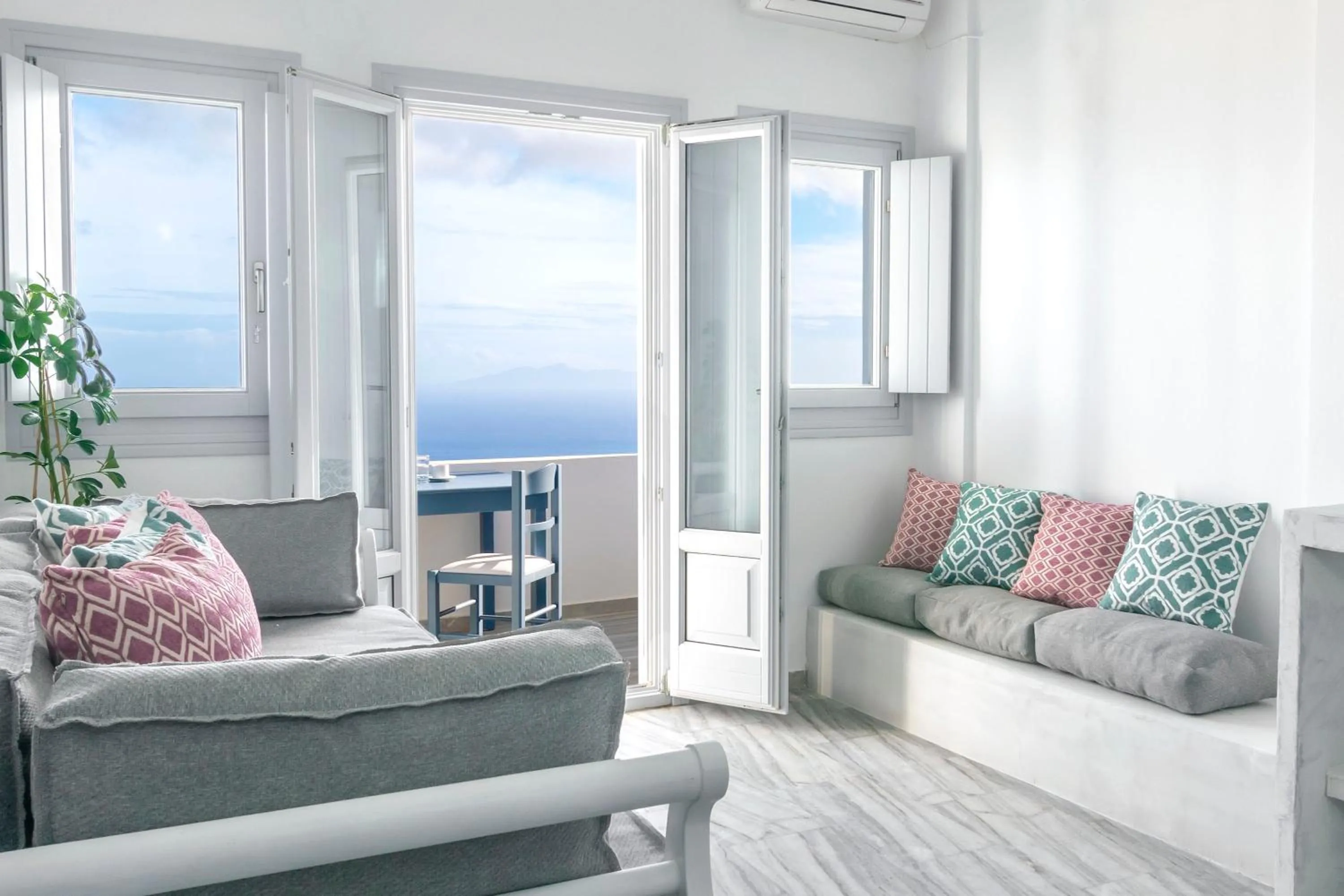Grand Suite with Sea View - Split Level in Phaos Santorini Suites