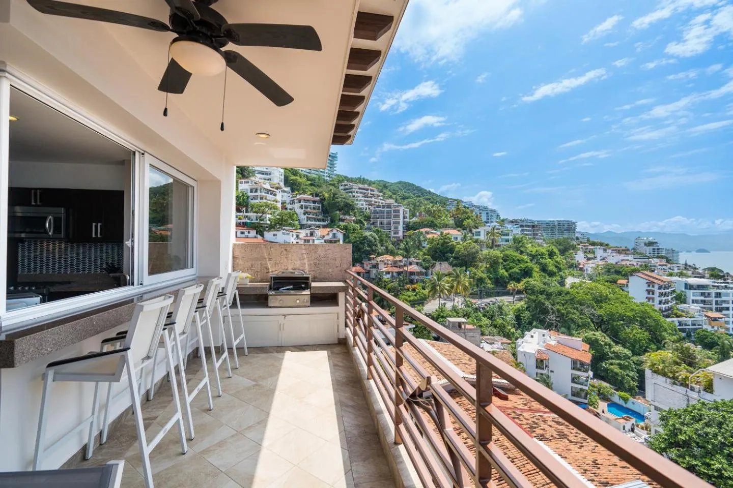 Apartment with Sea View in Pinnacle Resorts 220