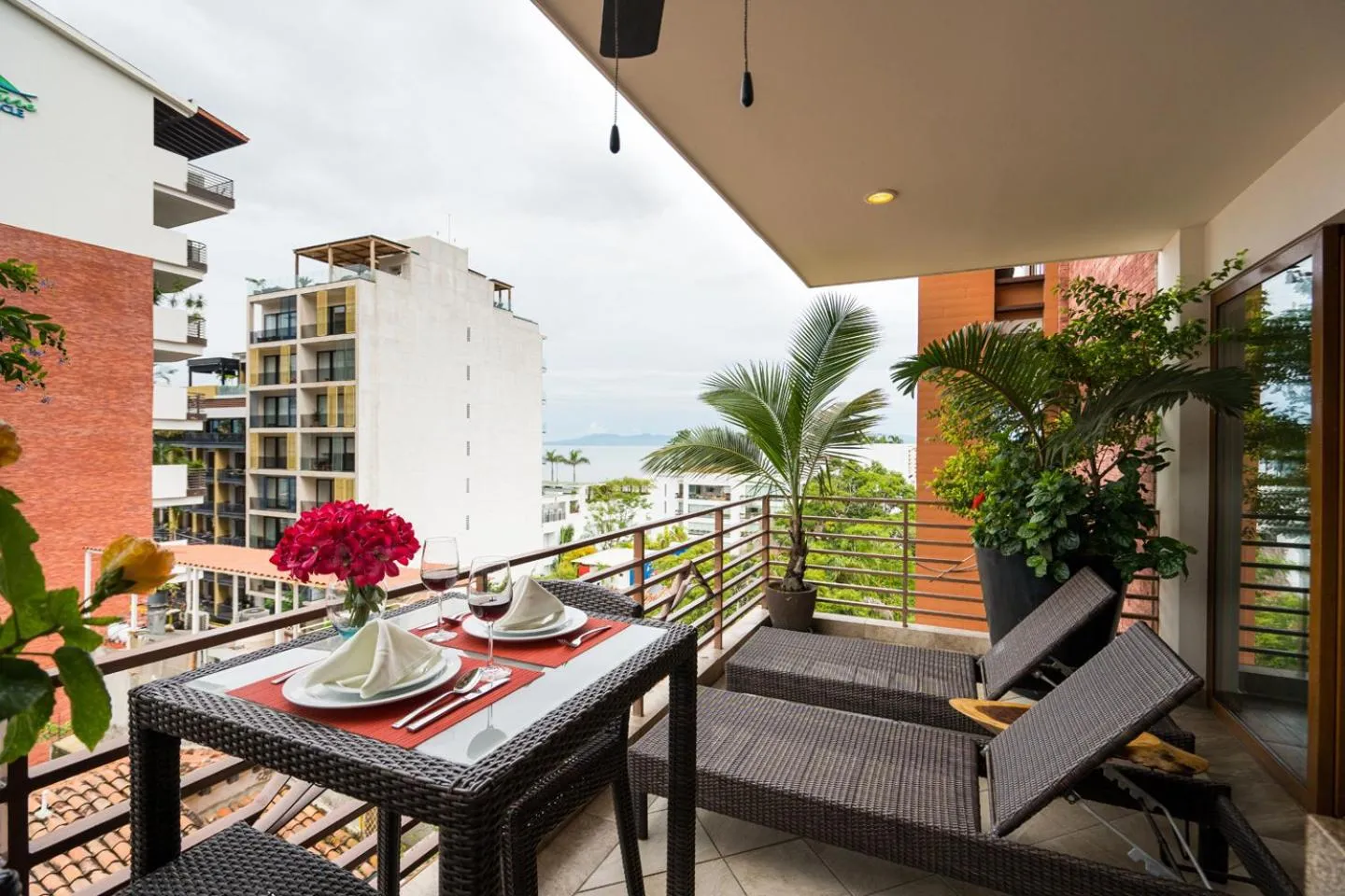 Apartment with Balcony with Partial Sea View in Pinnacle Resorts 220