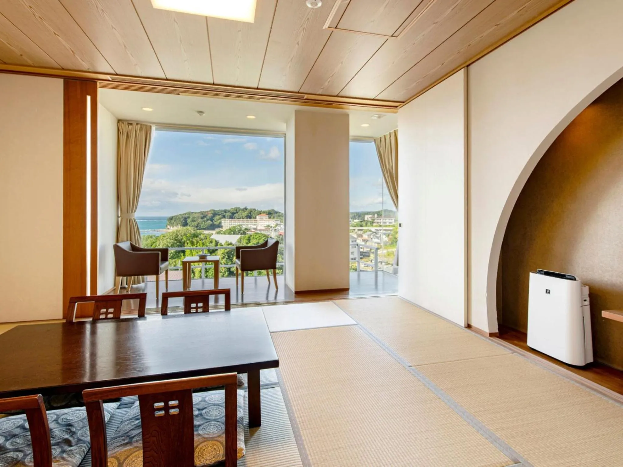 Family Room with Shower in Kurhouse Shirahama