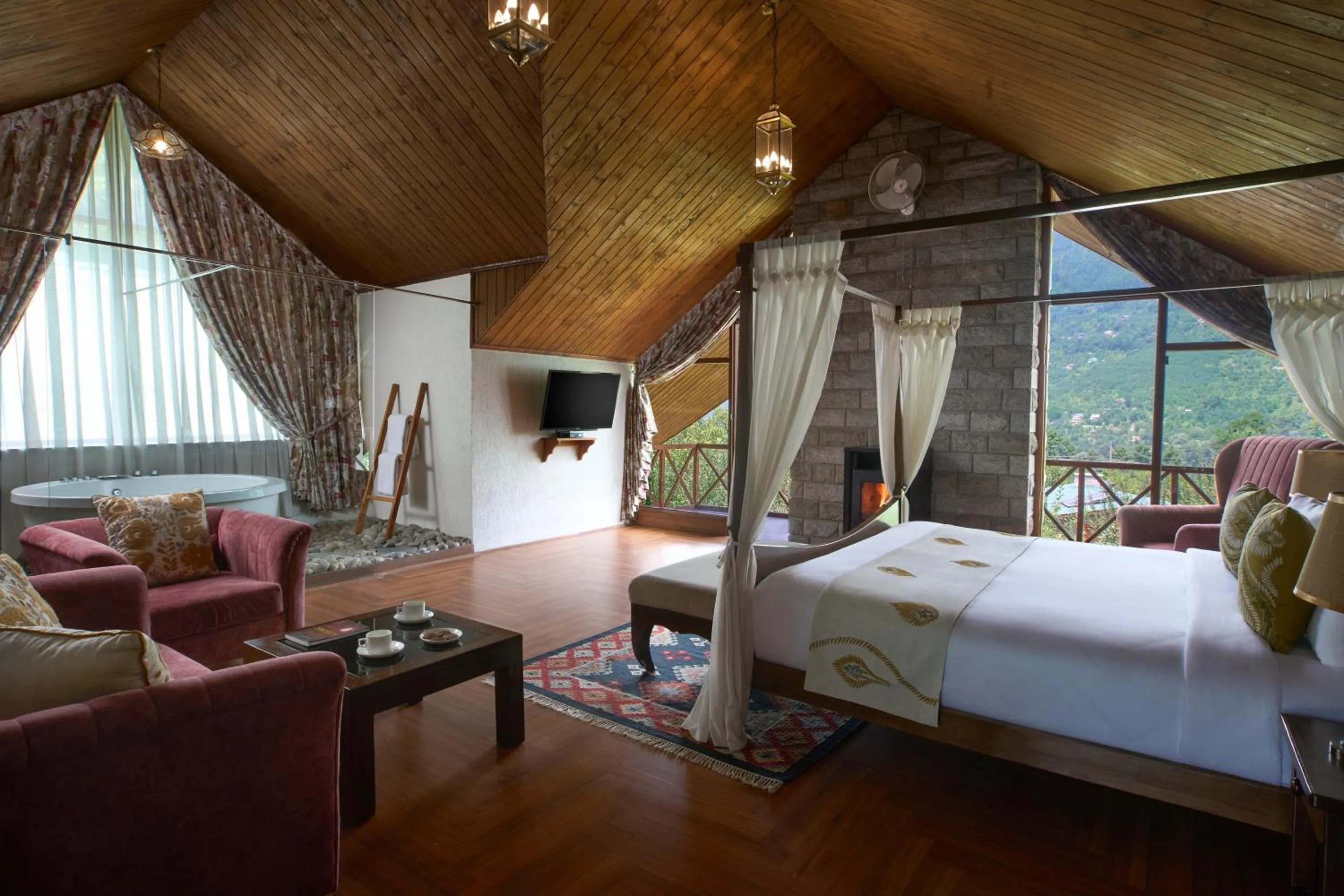 Luxury Suite Mountain View in Larisa Resort Manali