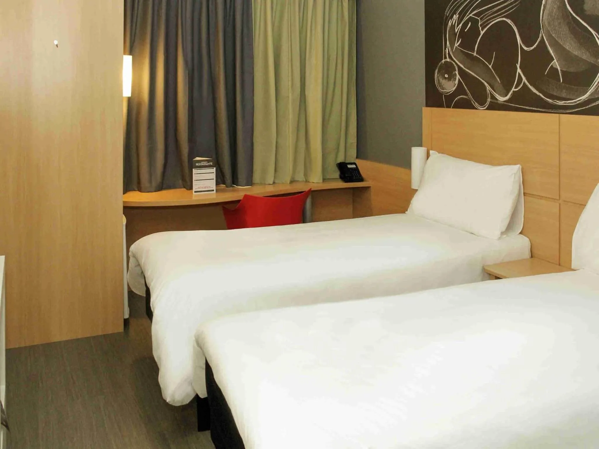 Standard Twin Room in ibis Jatai