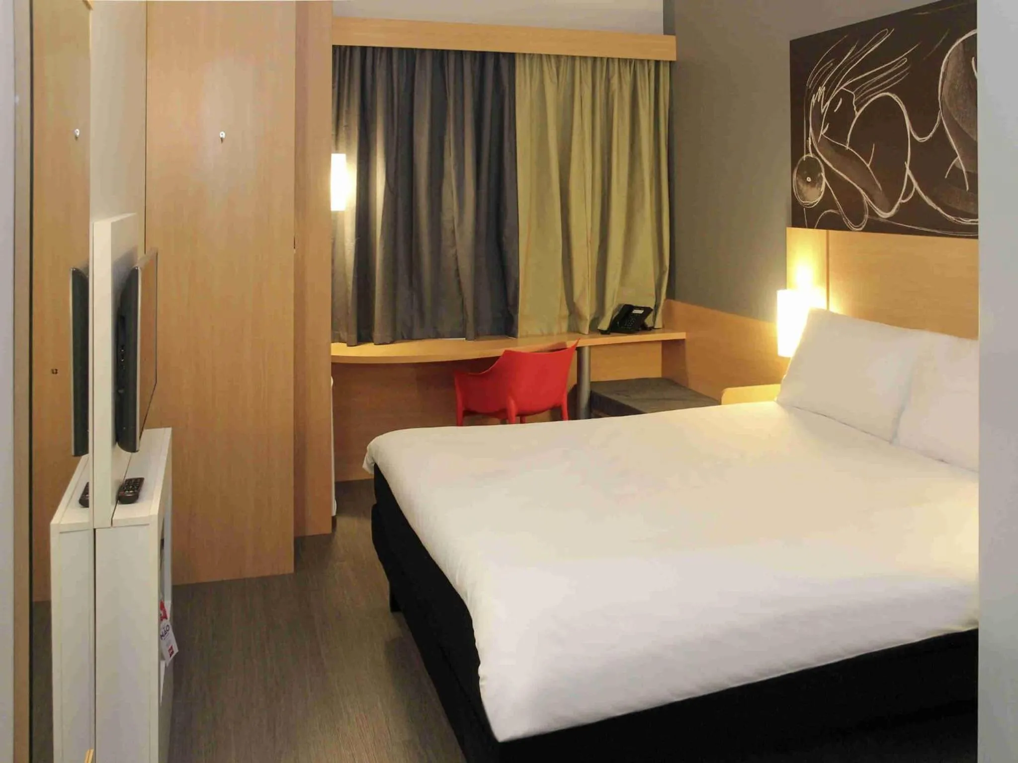 Standard Double Room in ibis Jatai