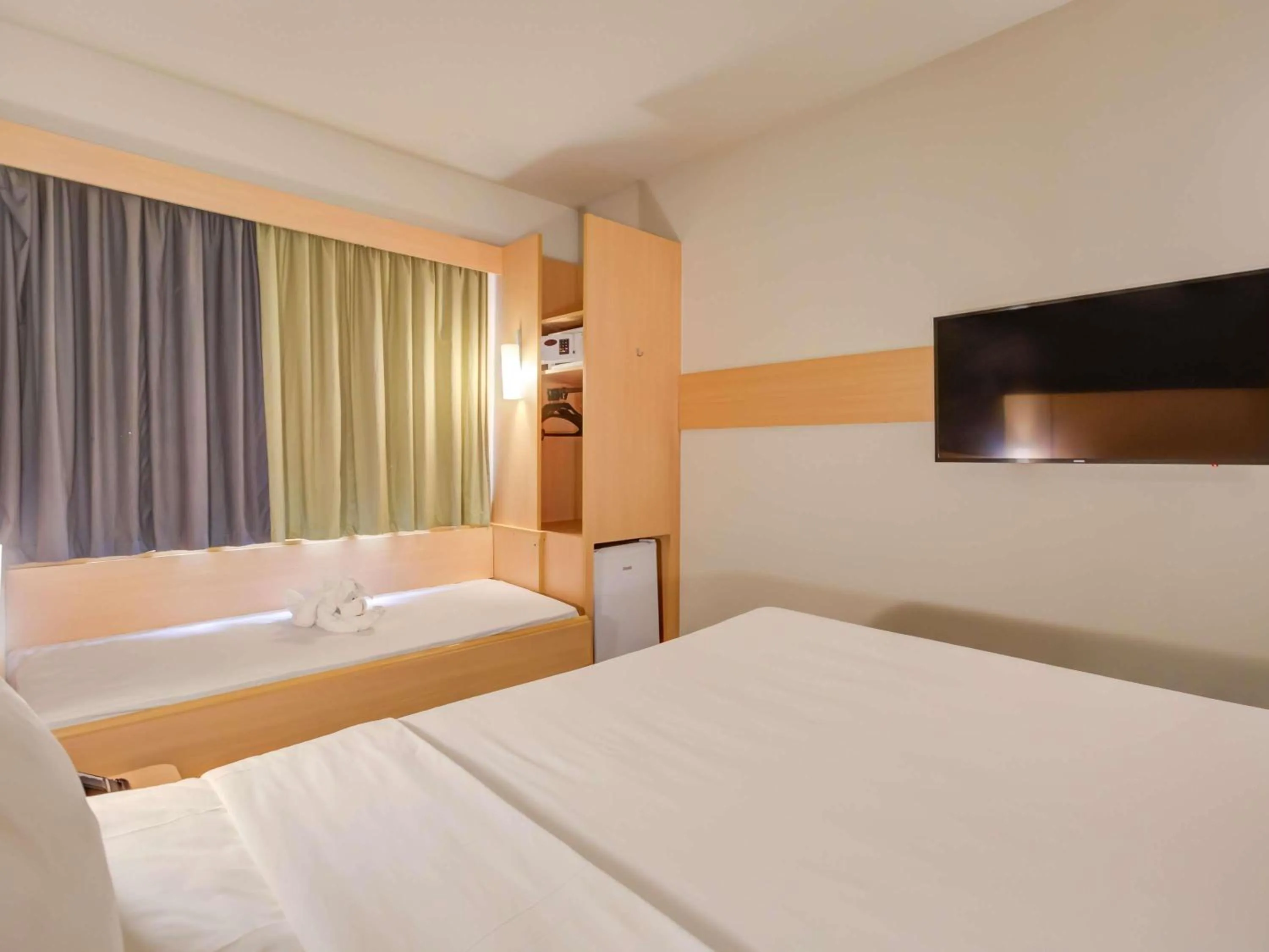 Standard Room with One Double Bed and One Single Bed in ibis Rio de Janeiro Nova America