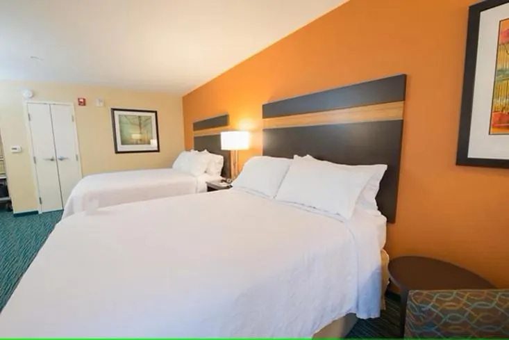 Standard Queen Room with Two Queen Beds and Tub - Mobility/Communications Accessible in Holiday Inn Bismarck by IHG