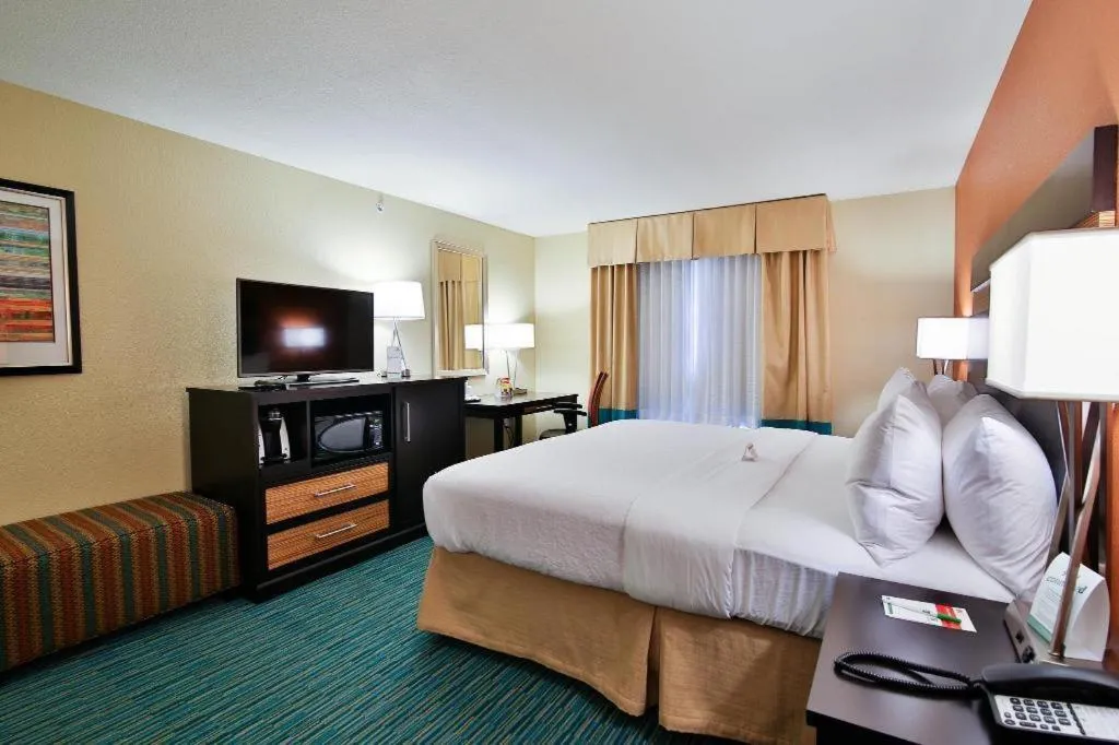 Standard King Room with Sofa Bed in Holiday Inn Bismarck by IHG