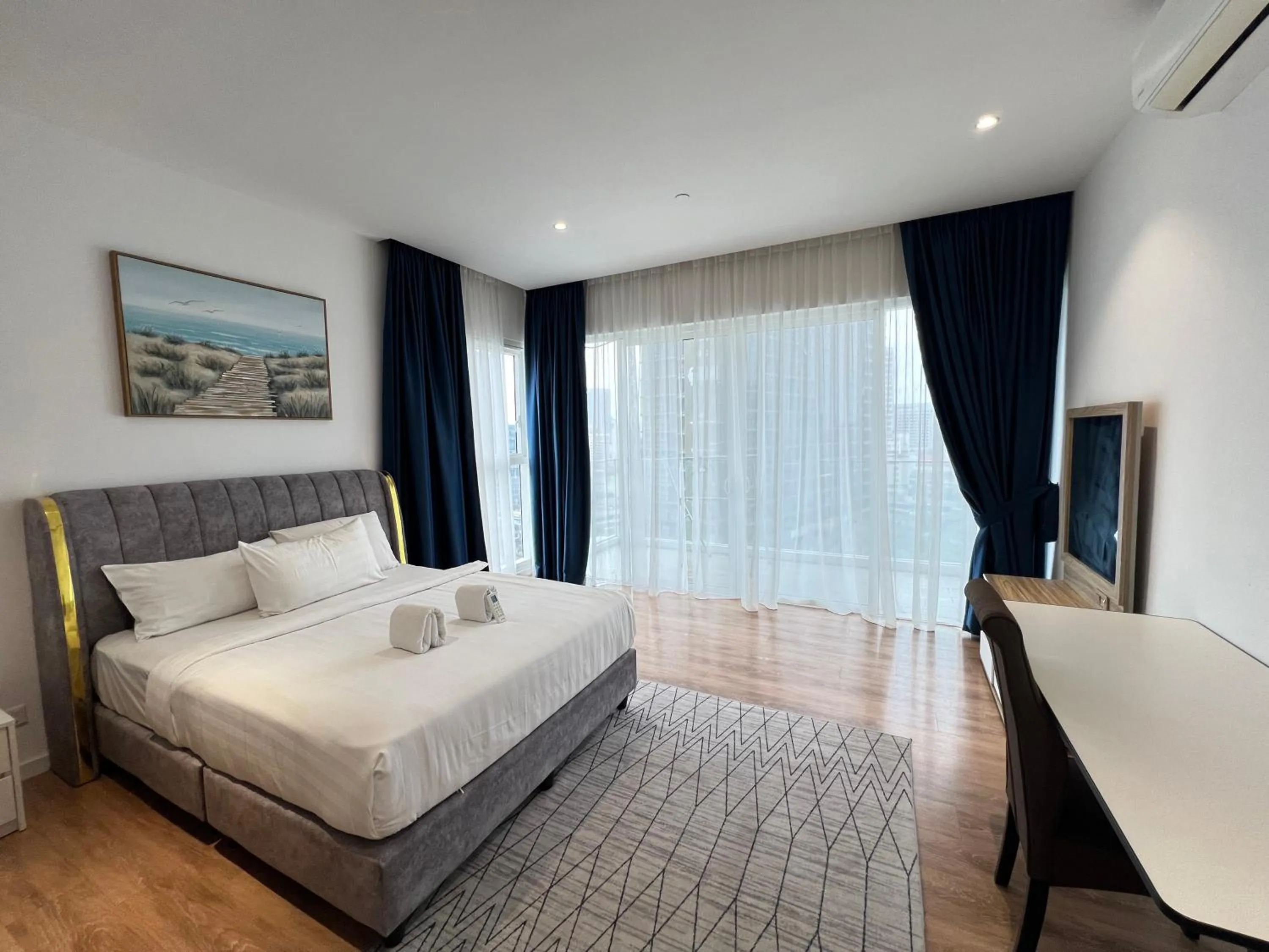 Three-Bedroom Superior Apartment in Quill Residences Exclusive Suites KLCC