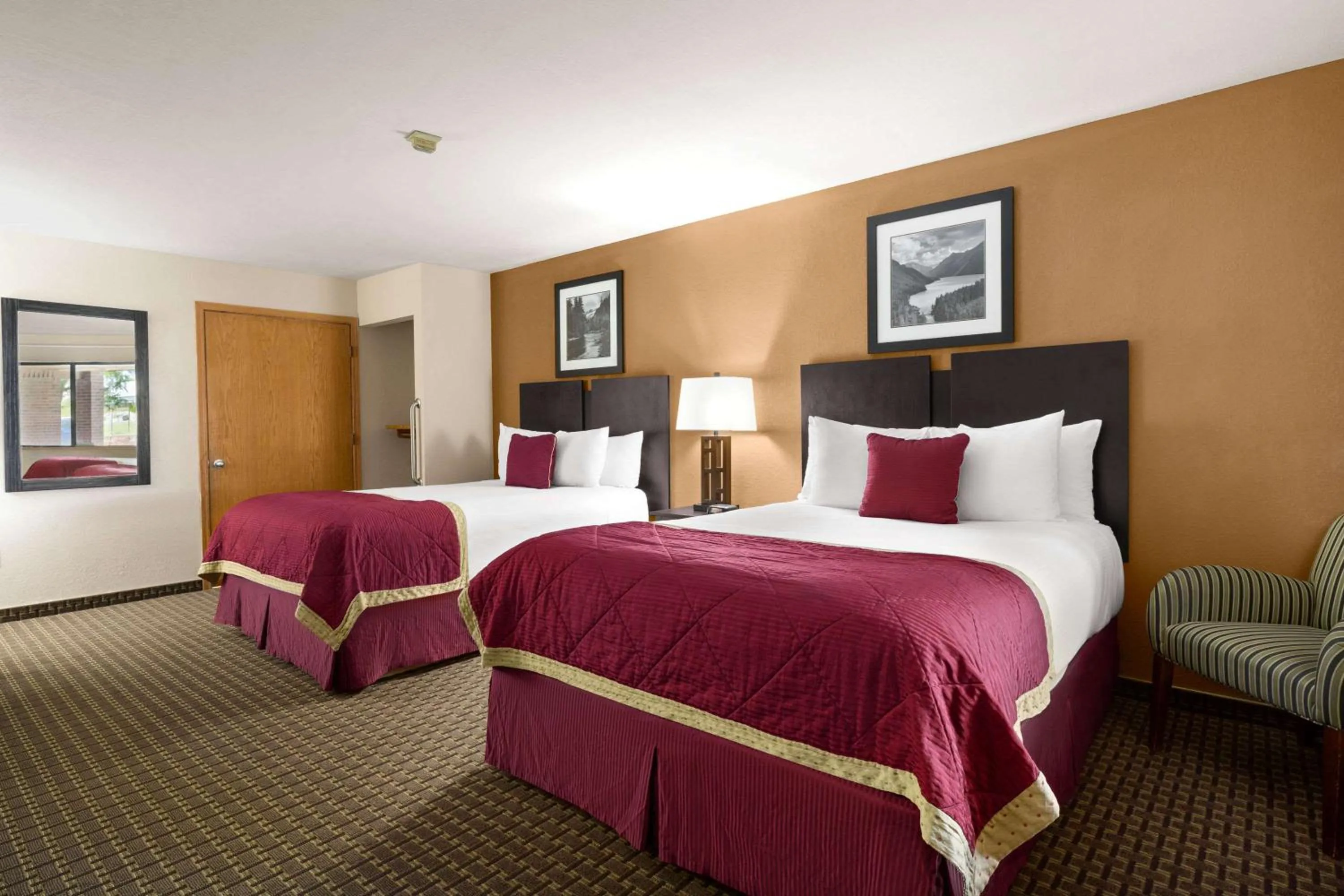 Queen Room with Two Queen Beds and Bath Tub - Mobility Accessible/Non-Smoking in Baymont by Wyndham Cortez