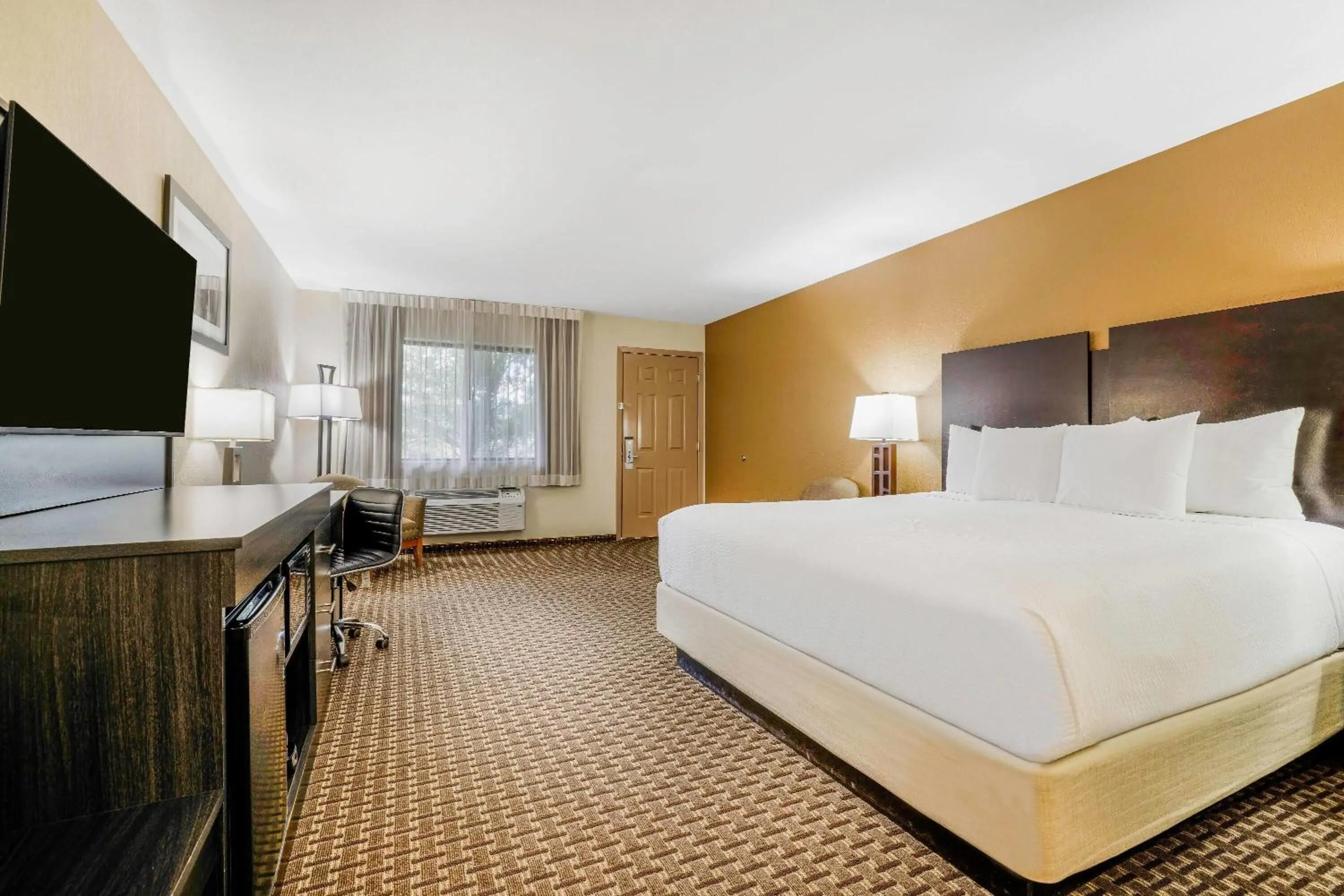 King/Queen Room - Non-Smoking in Baymont by Wyndham Cortez