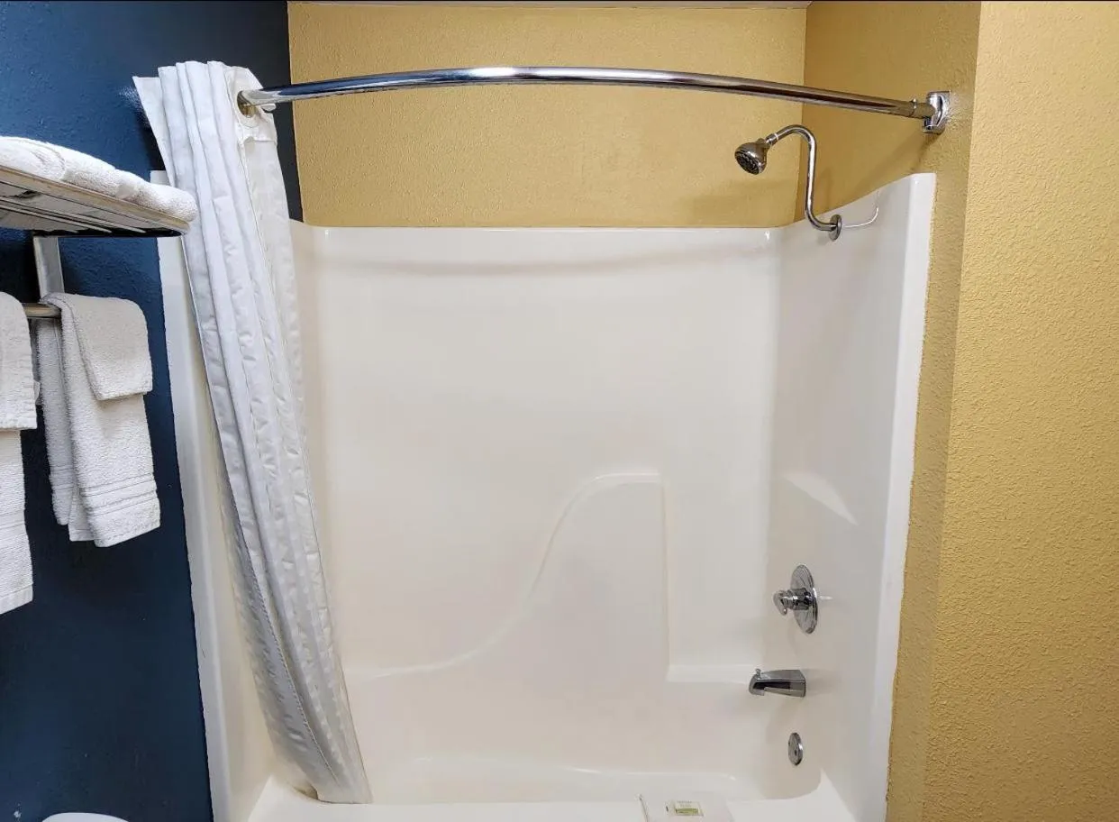 King Room - Non-Smoking in Super 8 by Wyndham White Hall