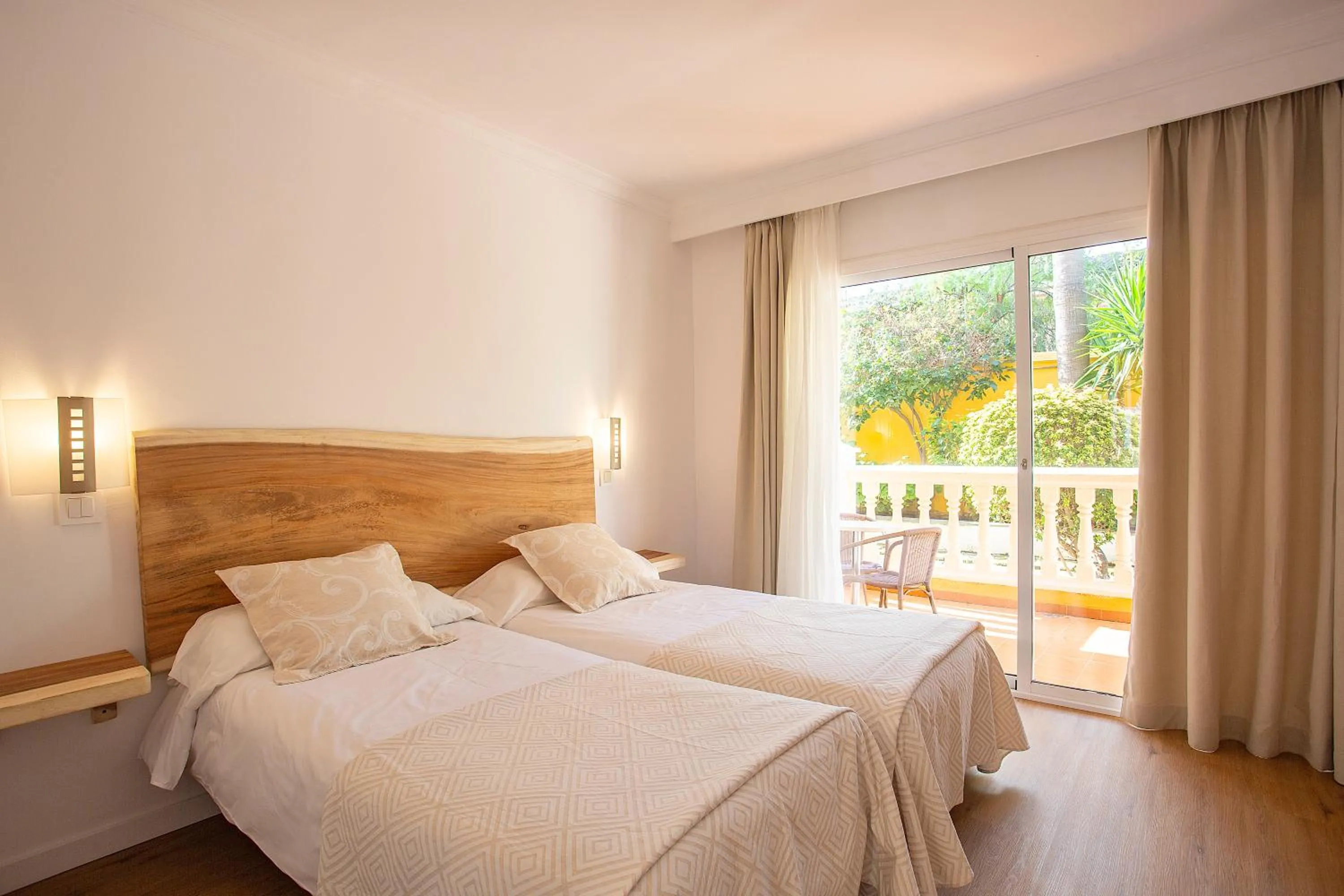 Twin Room with Balcony in Hotel Cupidor