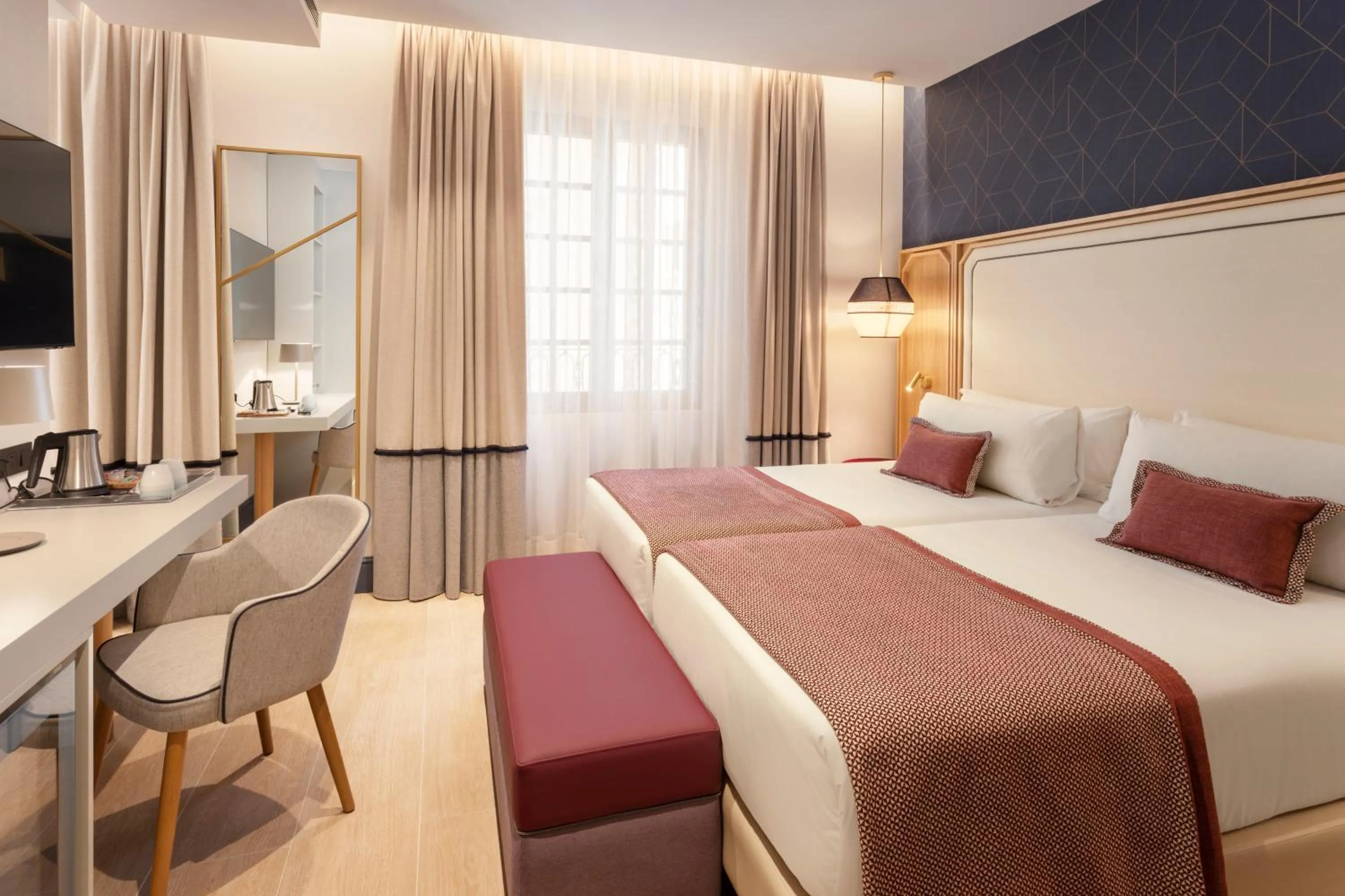 Superior Family Room in Catalonia Puerta del Mar