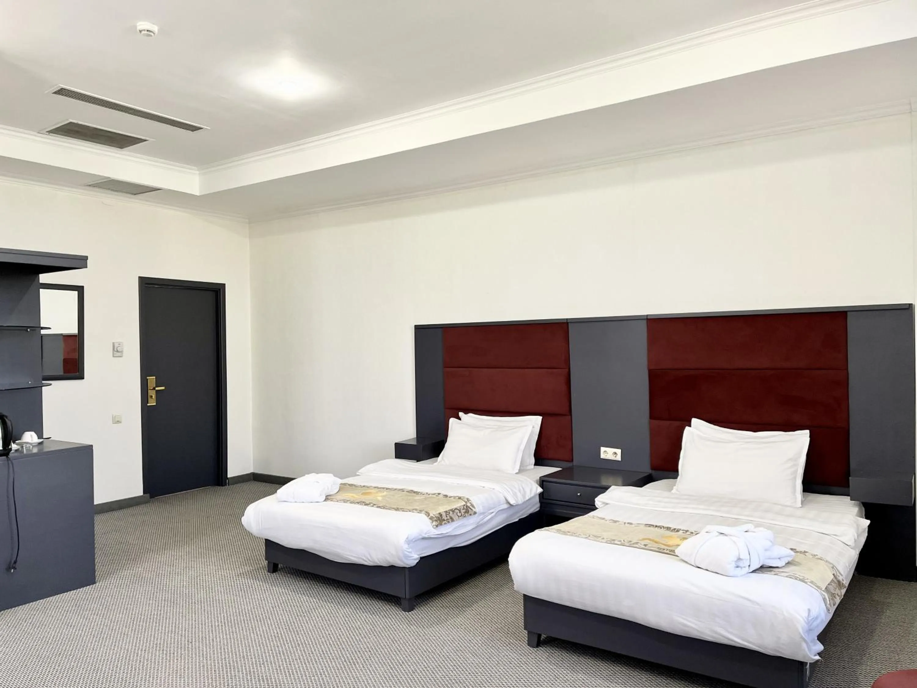 Superior Twin Room in Almaty Grand Erbil Hotel