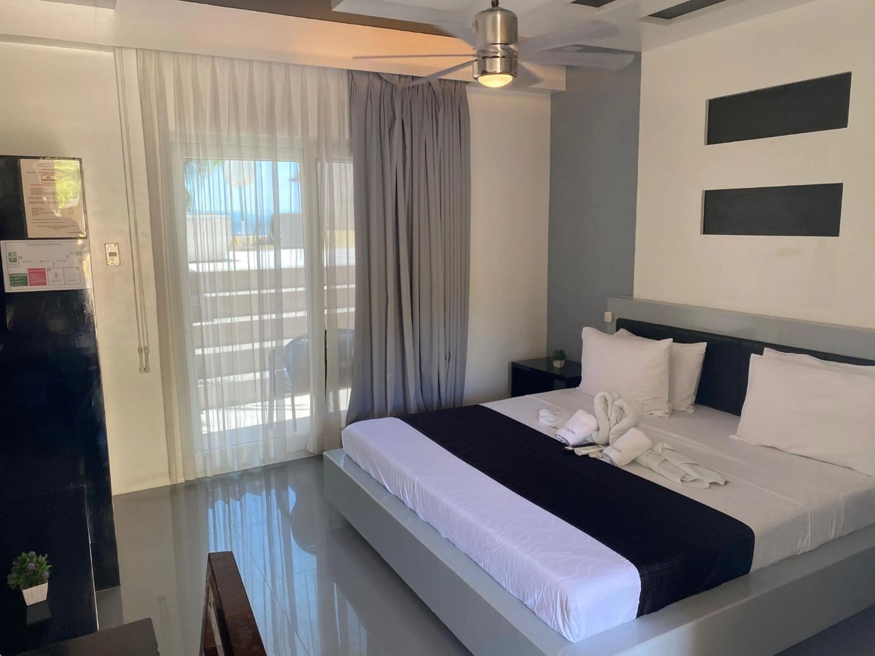 King Room with Sea View in Papa Freds Beach Resort