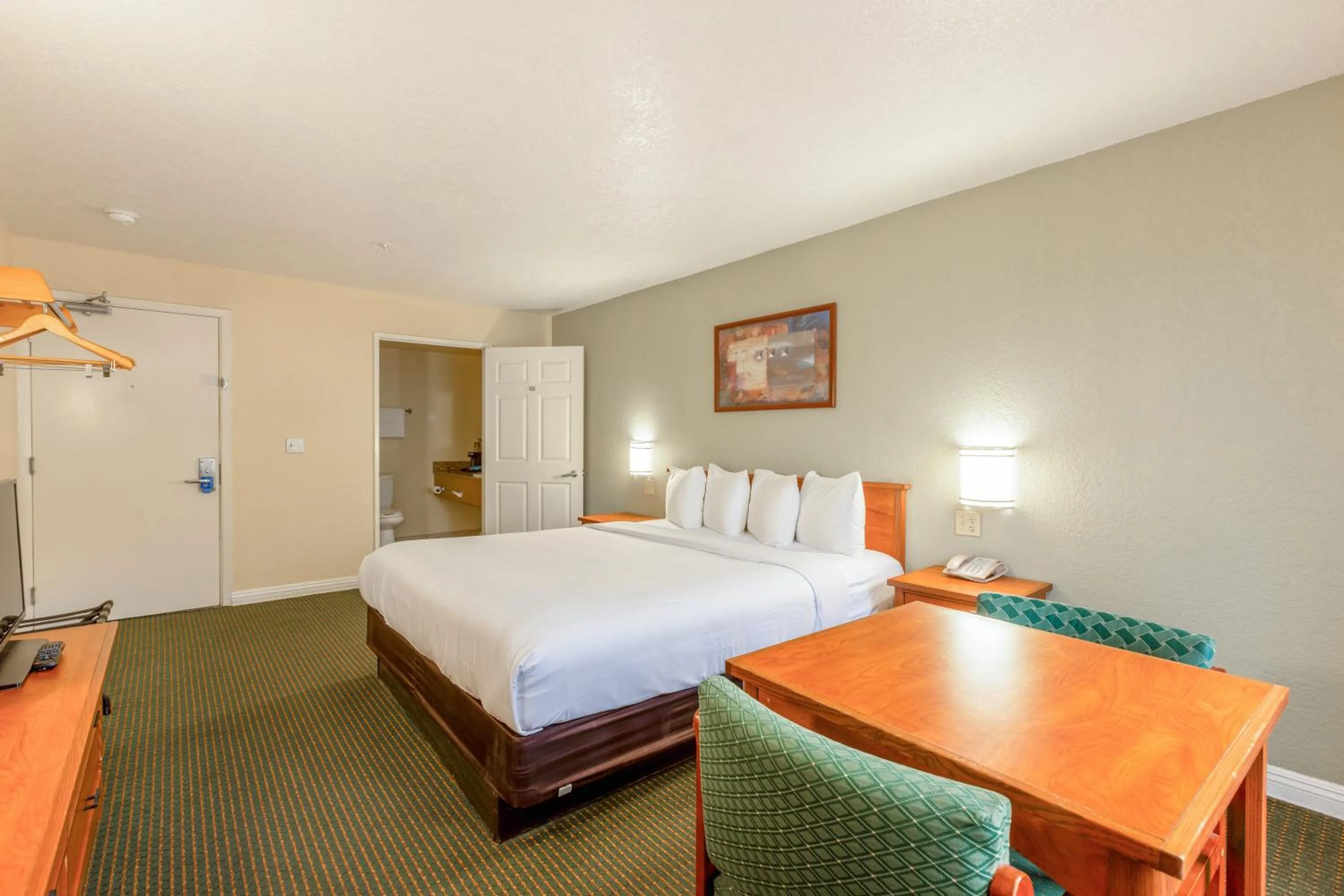 King Bed Walkin in Hotel Avenida, San Clemente Beach