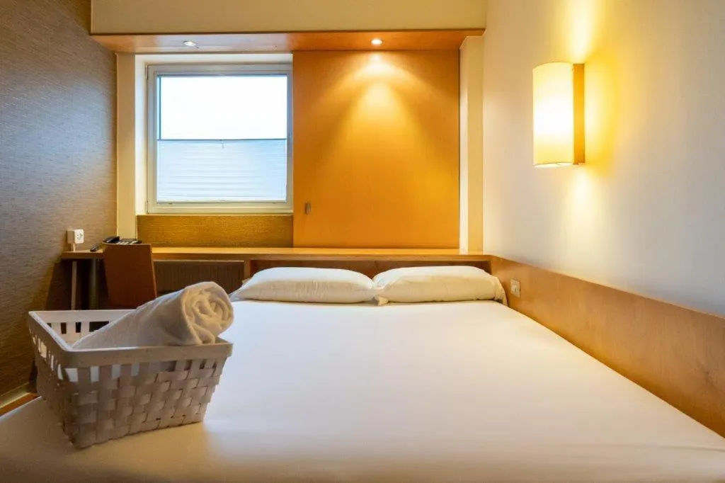 1 Single Bed in ETH Irún