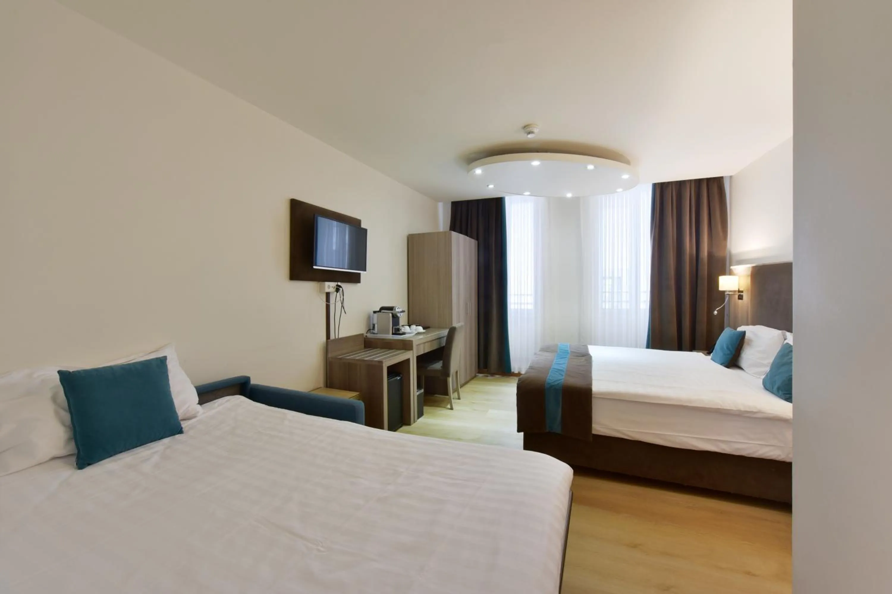 Triple Room in Hotel Rousseau