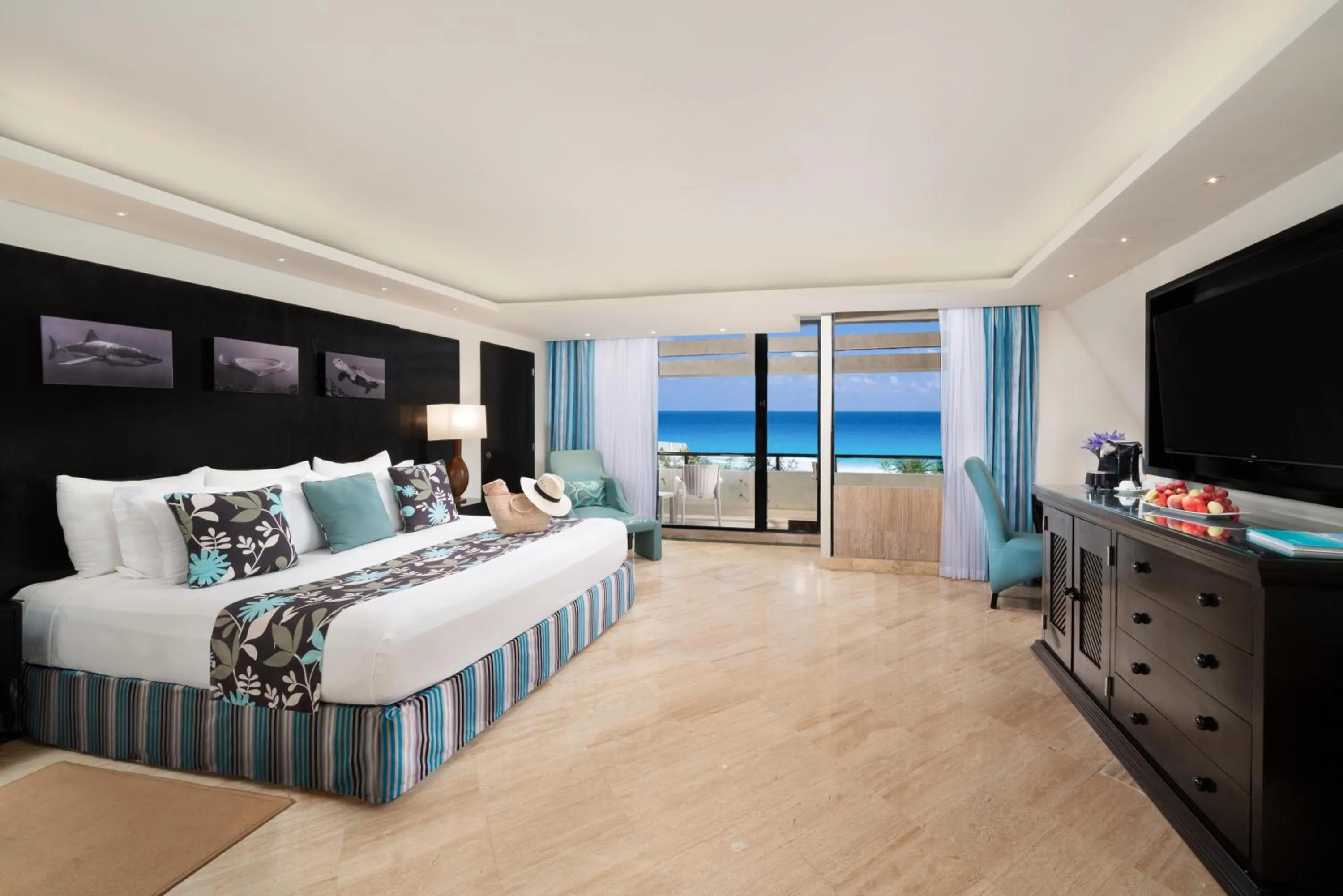 Pyramid Junior Suite in The Pyramid Cancun by Oasis - All Inclusive