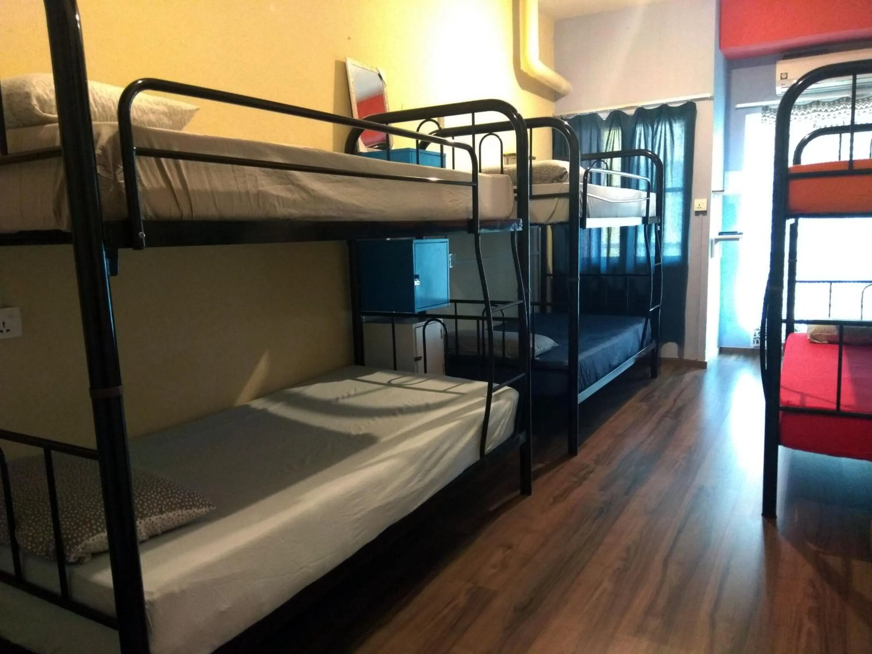 Bed in 6-Bed Female Dormitory Room in Sandakan Backpackers Hostel