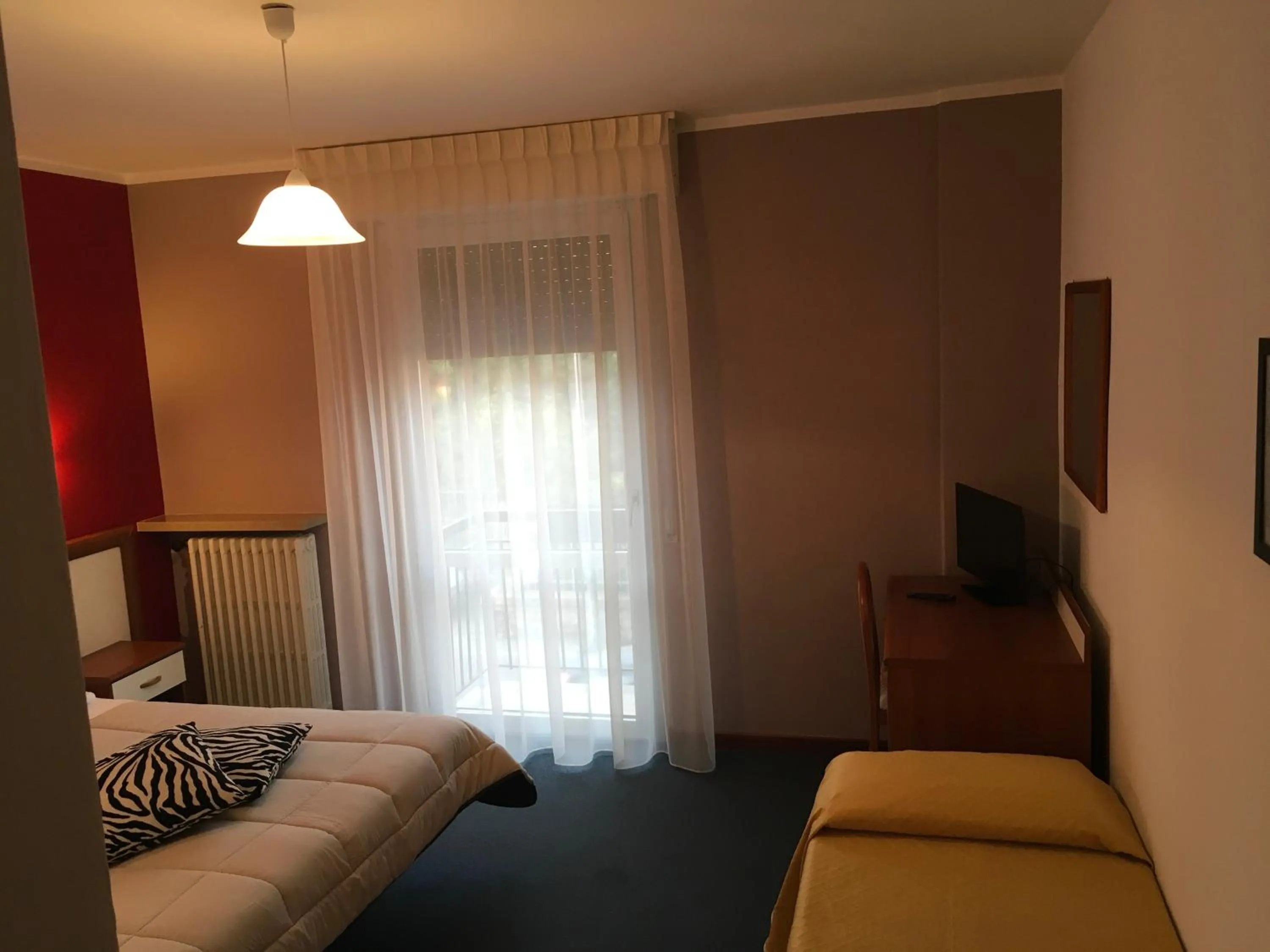 Triple Room with Private Bathroom in Hotel Cortina