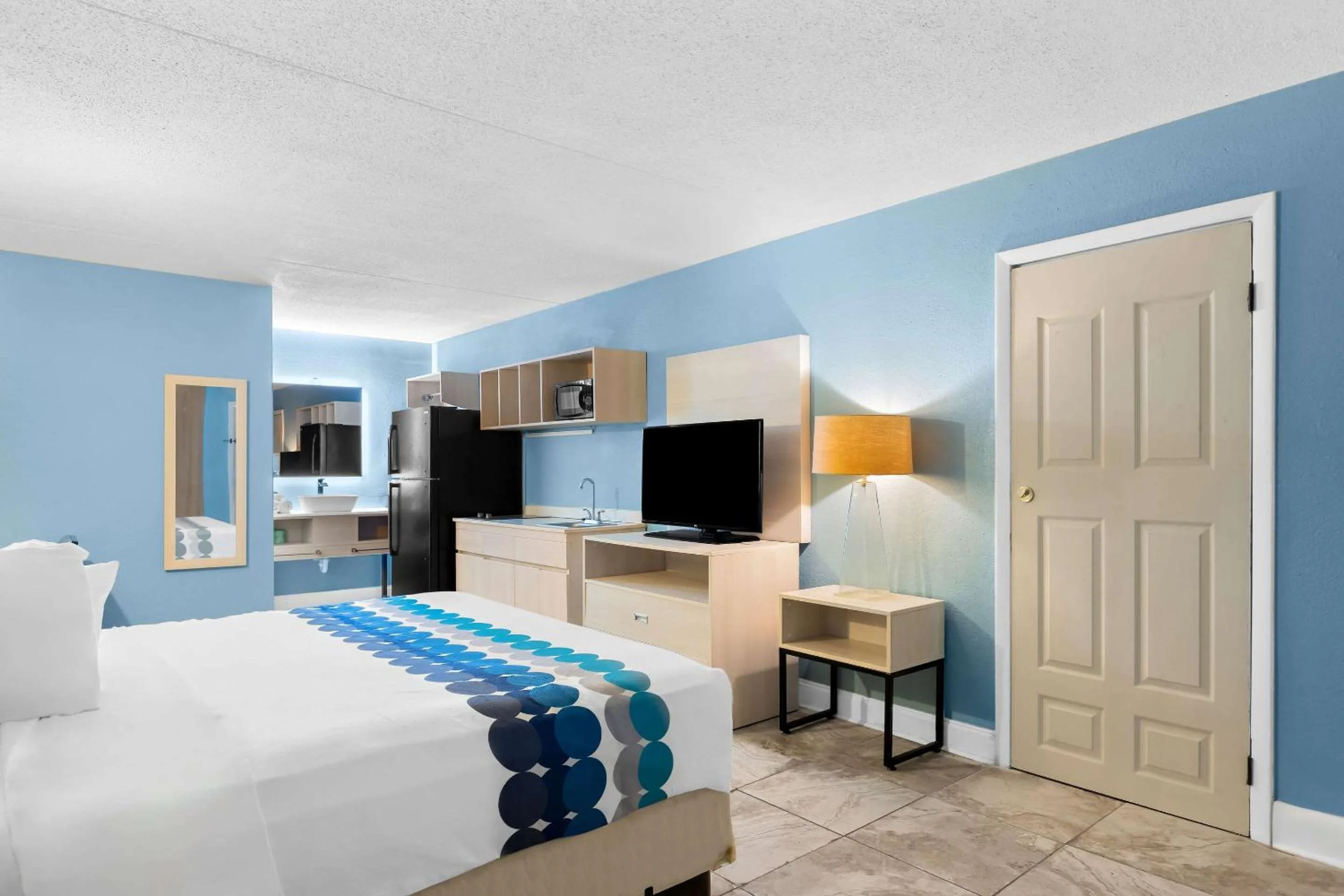 Standard King Room - Non-Smoking  in Suburban Studios Brunswick I-95