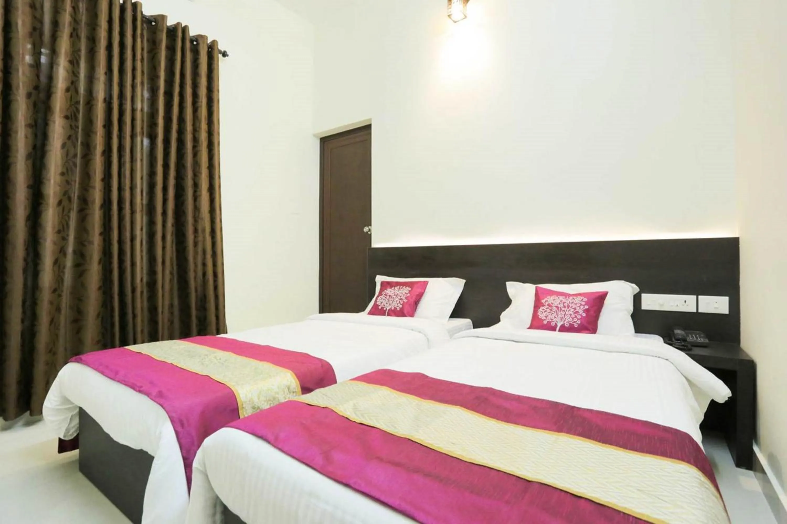 Deluxe Twin Room in Hotel Prathiba Heritage