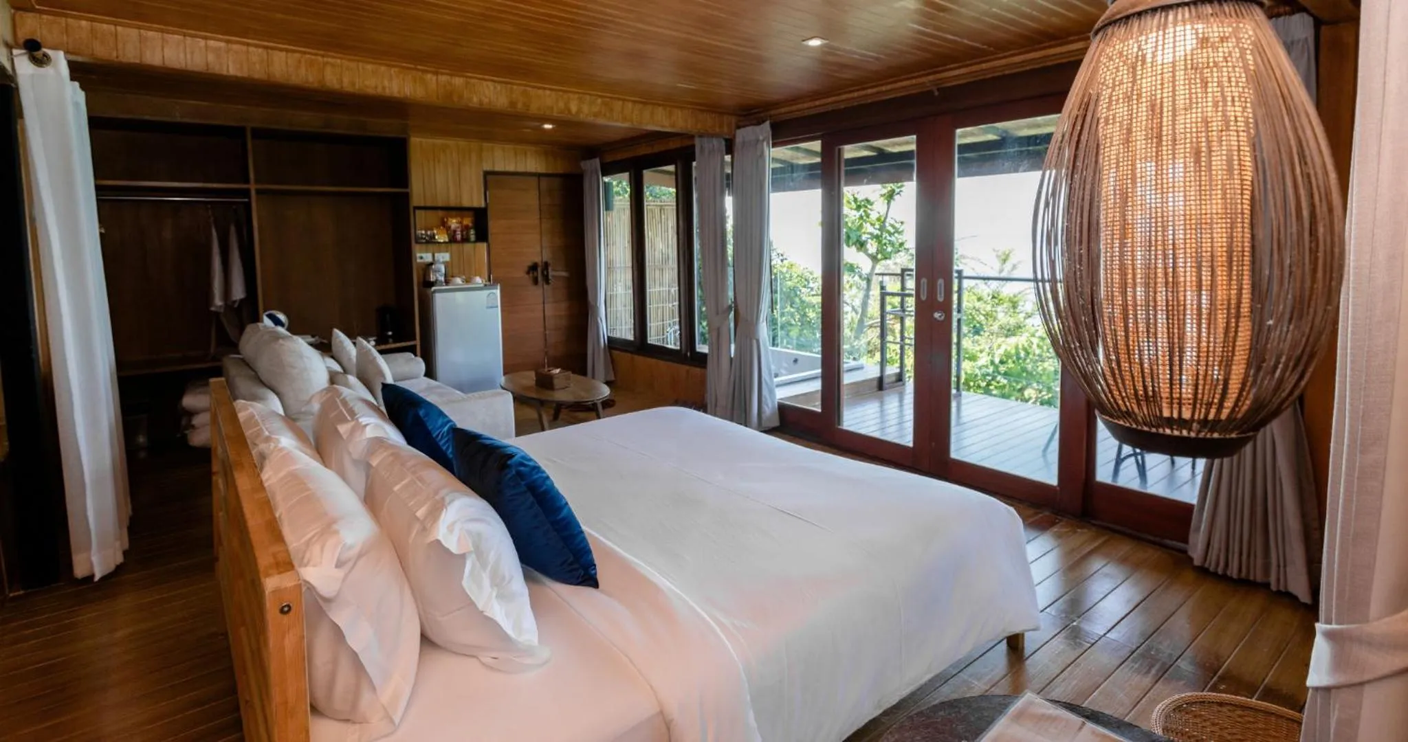 Two-Bedroom Jacuzzi Family Ocean View in The Cliff Lipe