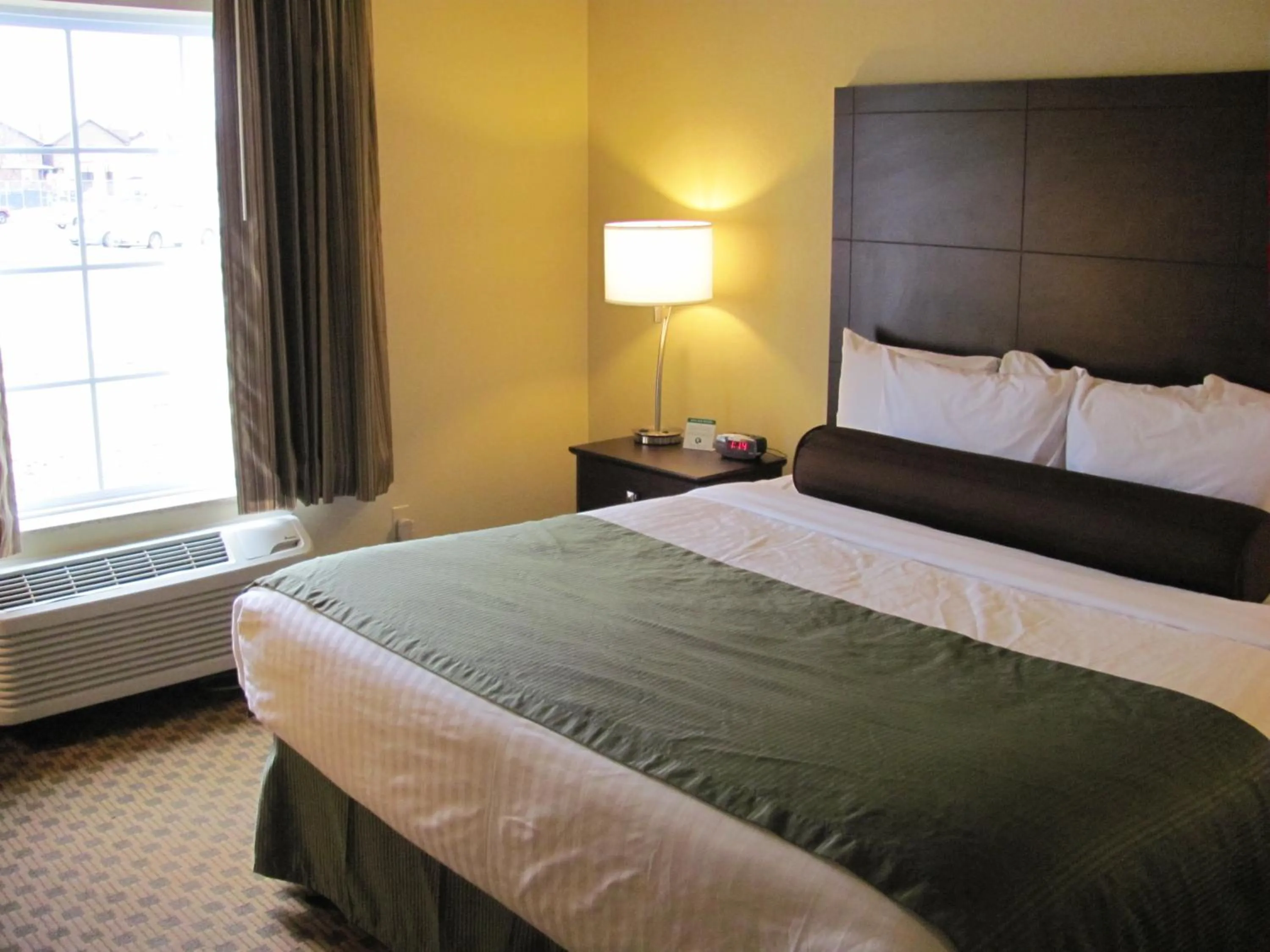 Deluxe King Room in Cobblestone Inn & Suites - Ambridge