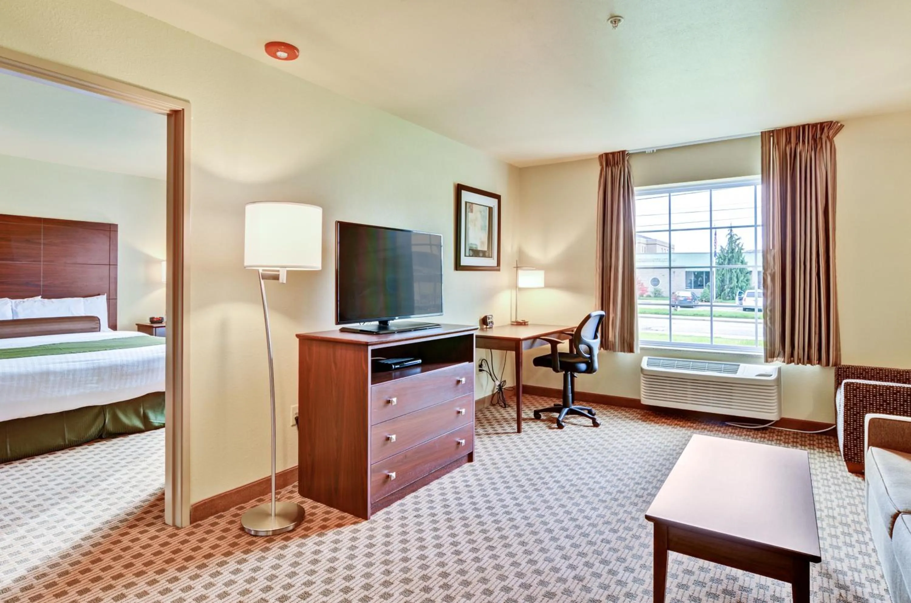 Family Room - Disability Access in Cobblestone Inn & Suites - Ambridge
