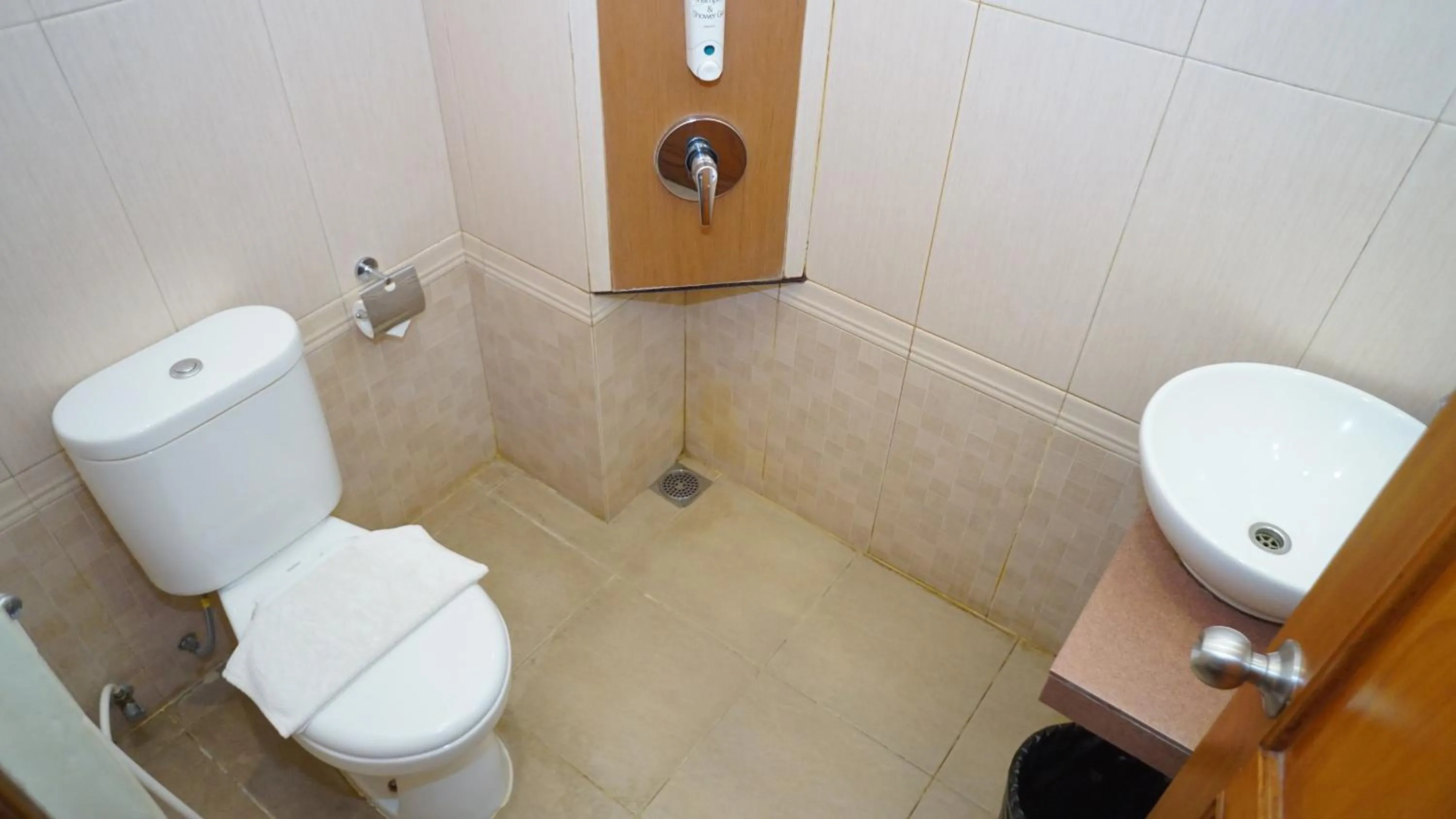 Superior Twin Room - single occupancy in Syailendra Hotel Syariah