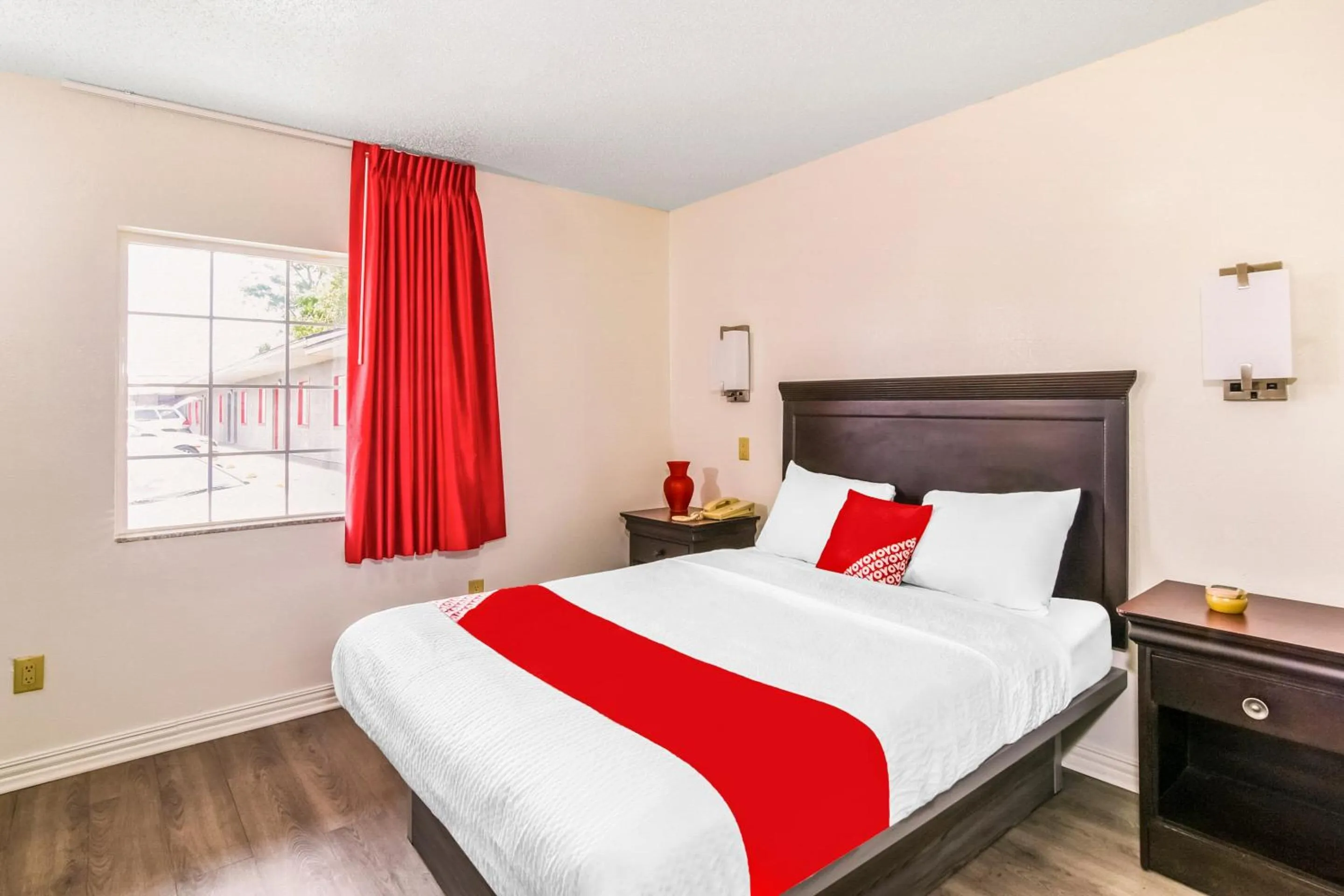 Queen Bed Smoking in OYO Hotel Killeen