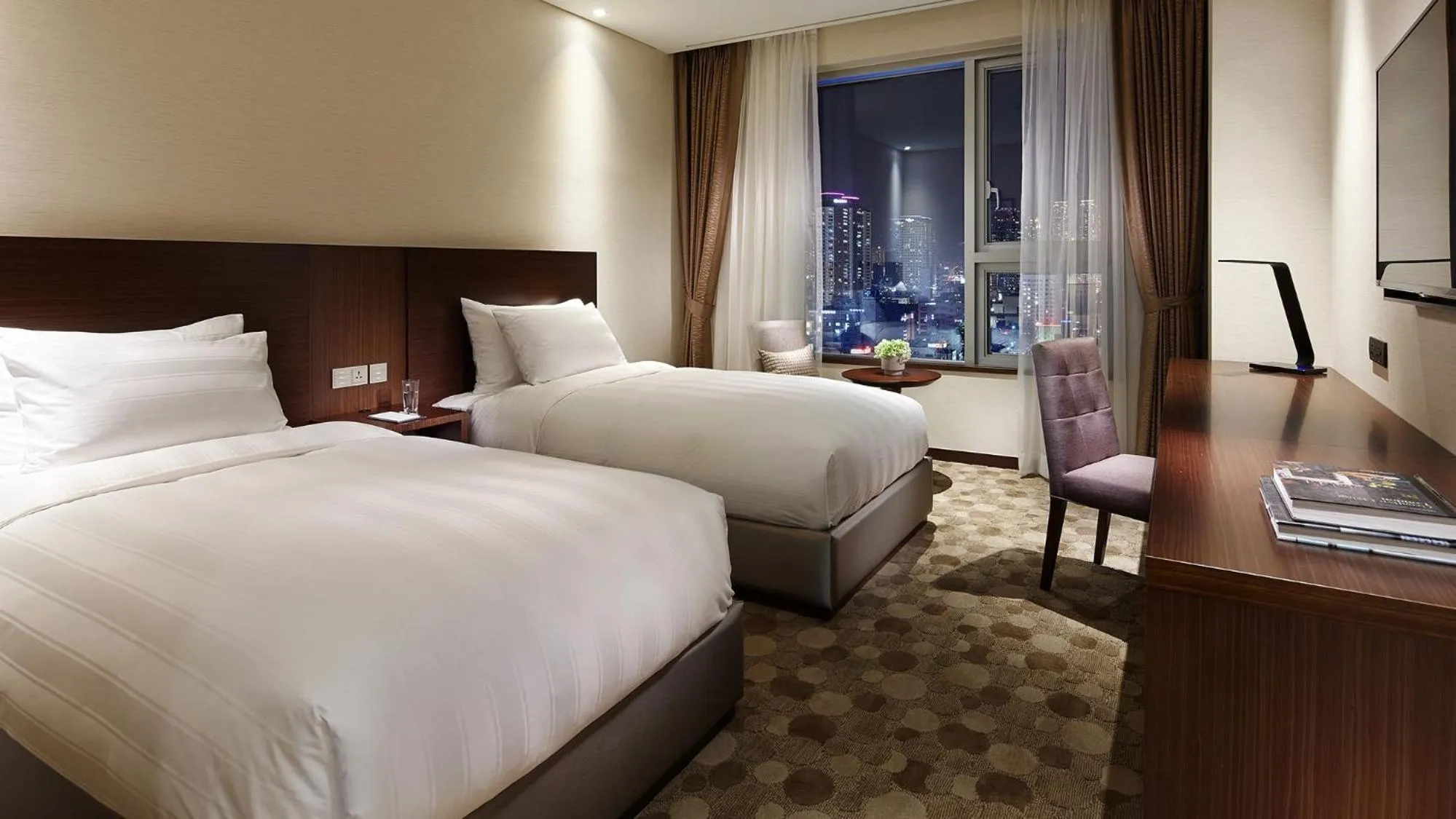Superior Twin Room in LOTTE CITY HOTEL Ulsan