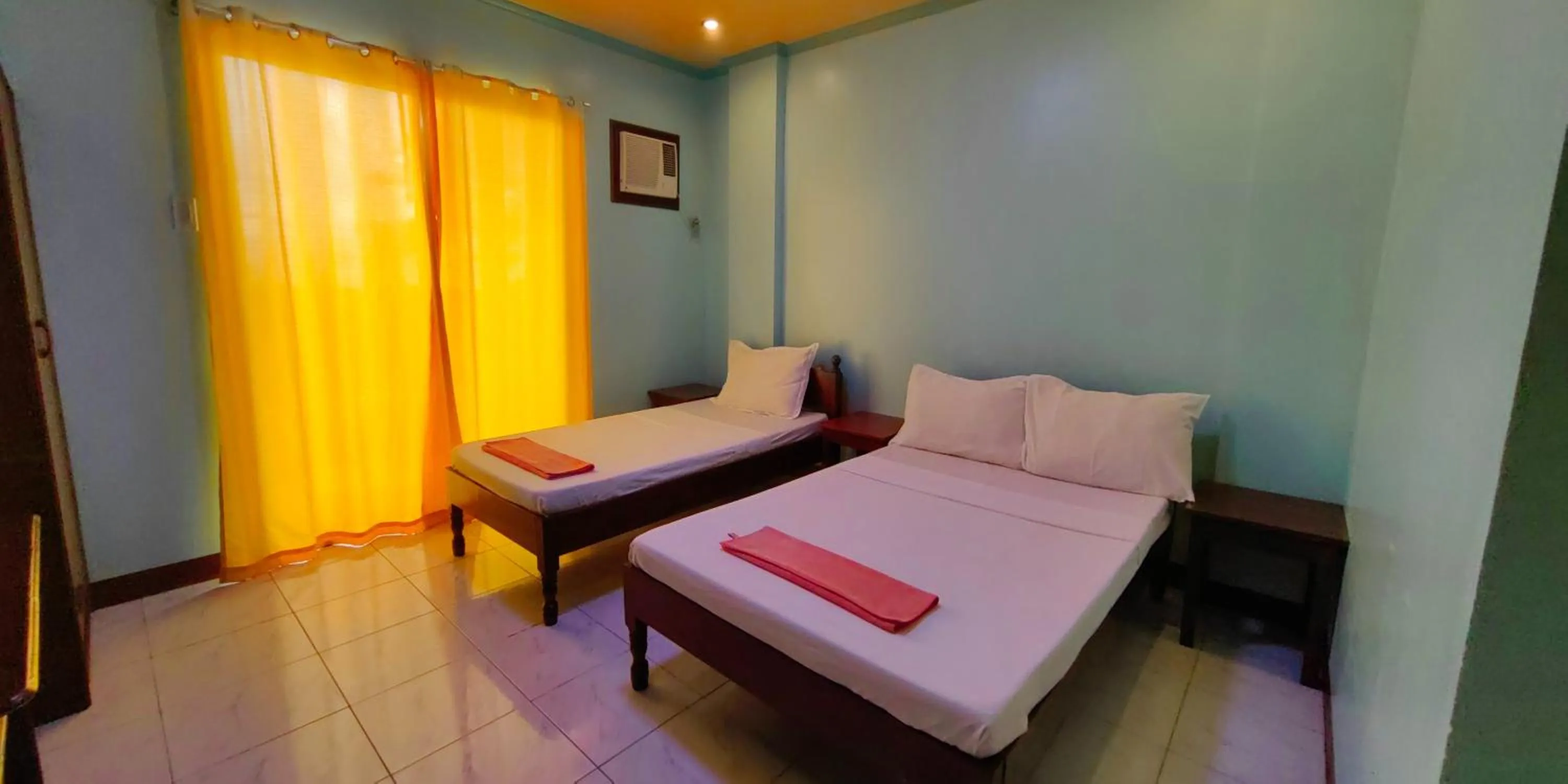 Standard Triple Room in Dads Bayview Pension