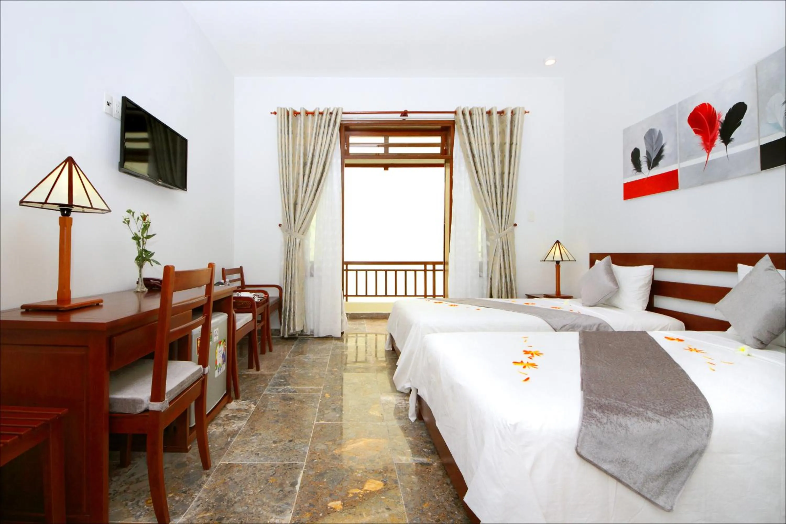 High - End Deluxe Double or Twin Room in Hoi An TNT Villa