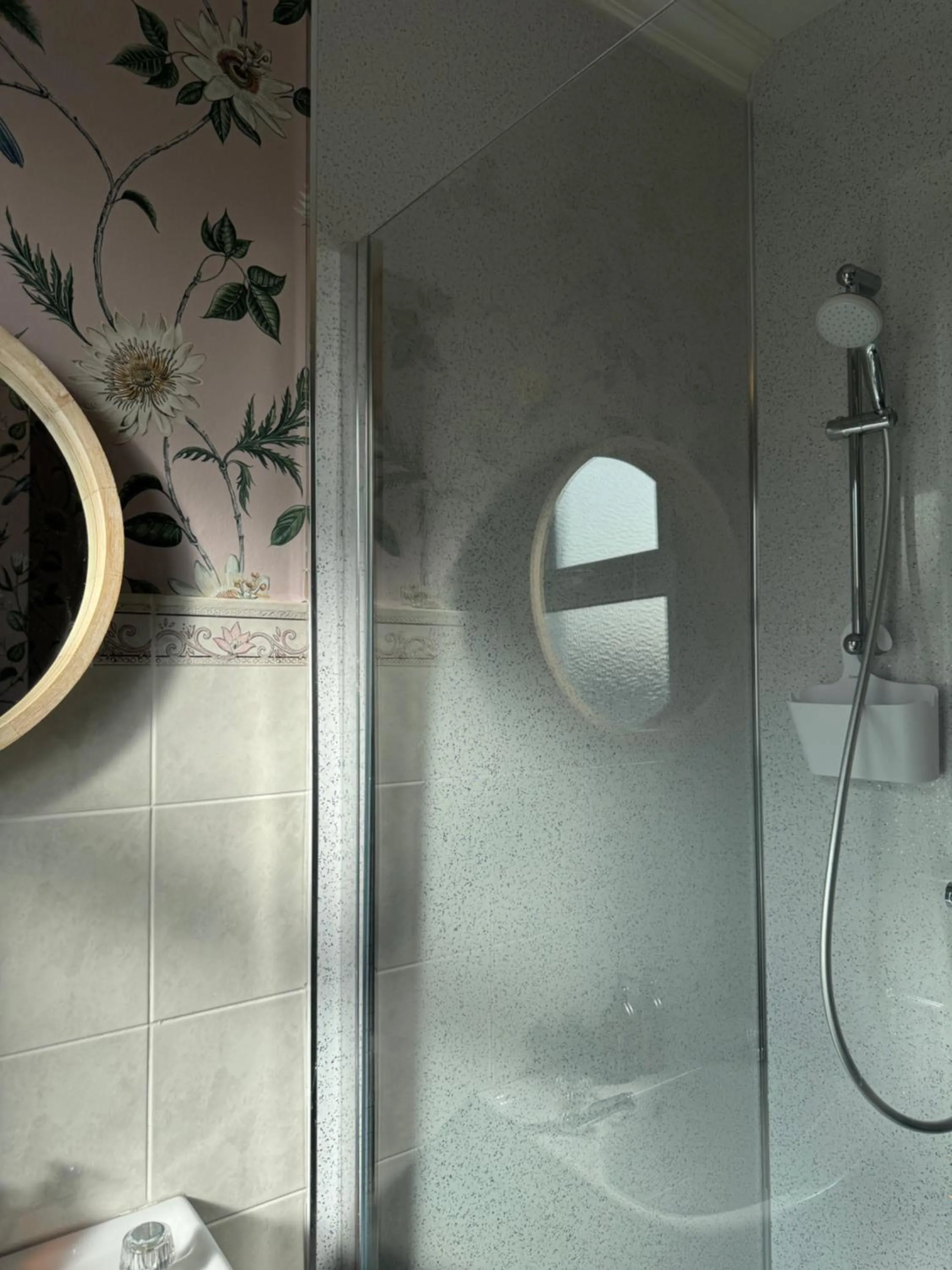 Twin Room with Shower in Rosaire Guest House