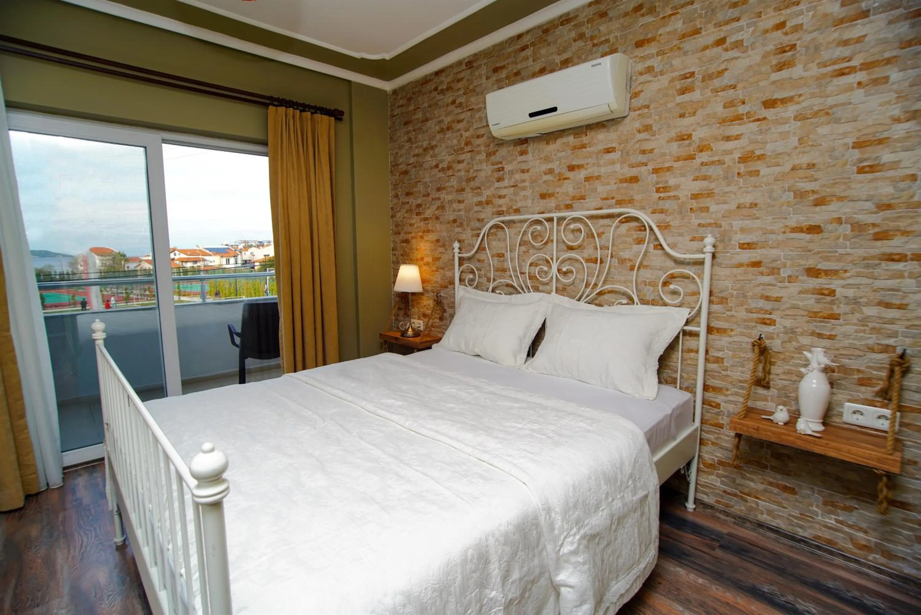 Double Room with Balcony and Sea View - single occupancy in Urla Zeytin Hotel