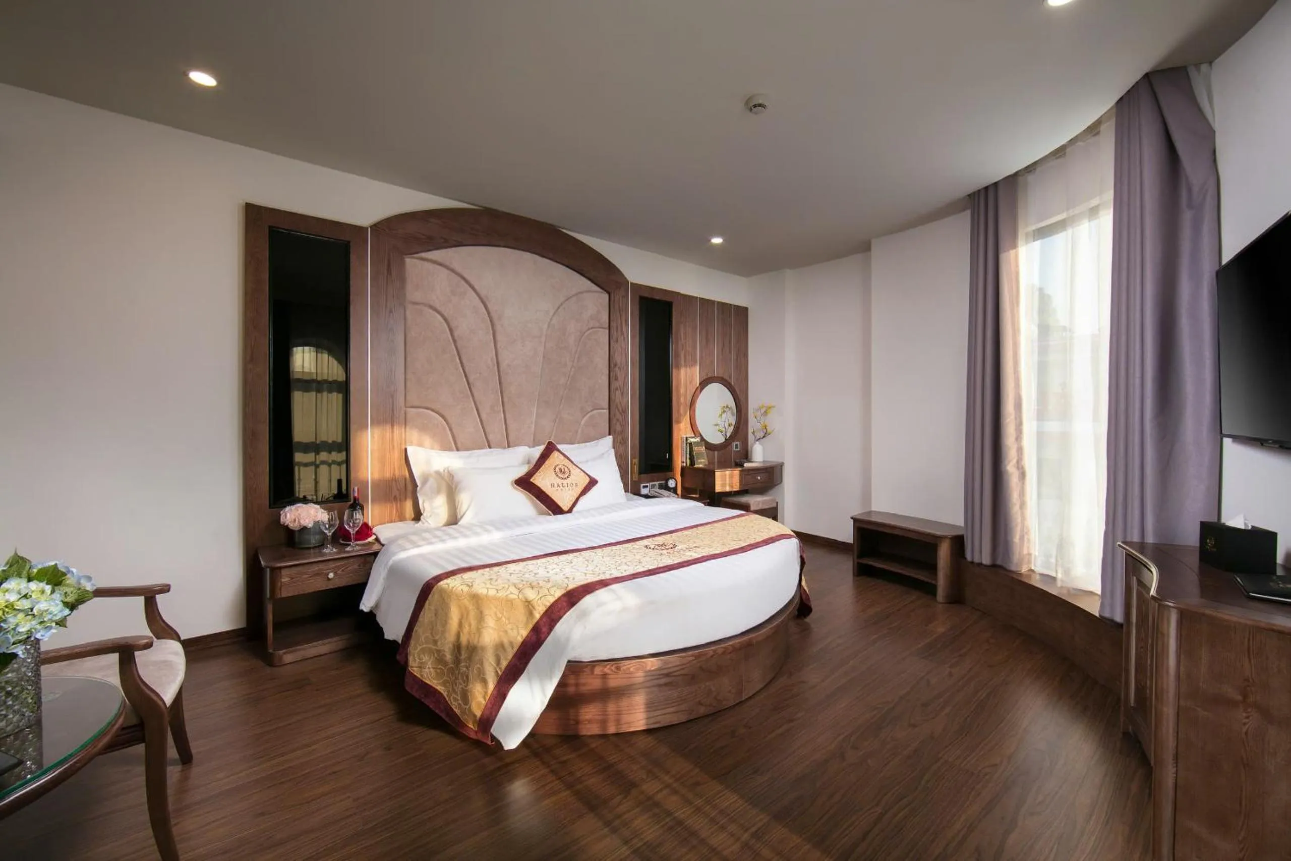 Queen Room with Spa Bath in Halios Hotel Halong