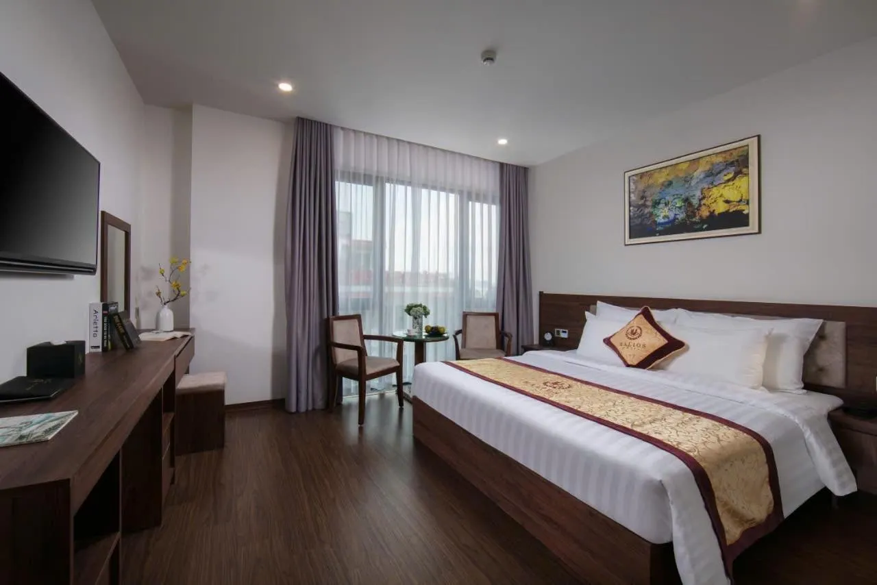 Standard King Room in Halios Hotel Halong