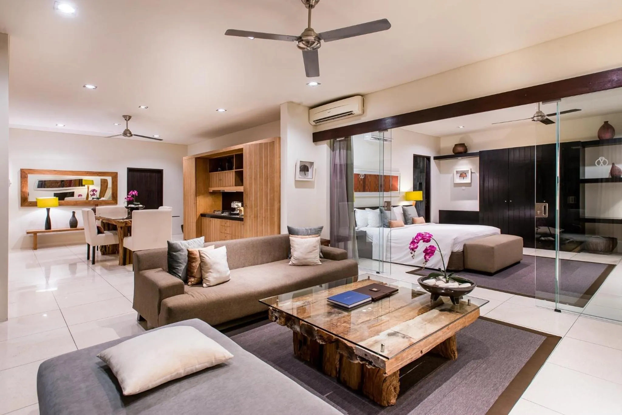 Rooftop Suite with Pool View in Cicada Luxury Townhouses