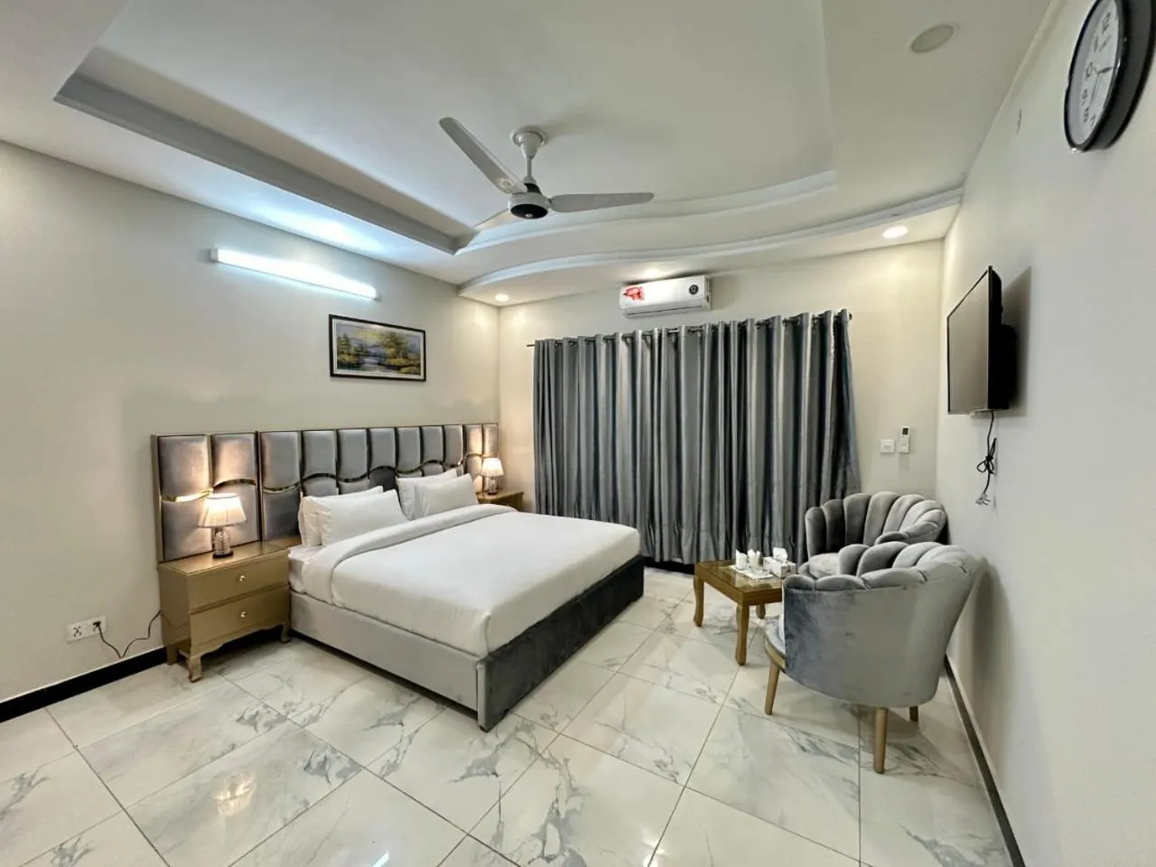 Deluxe King Room in Travis Executive Guest House Islamabad