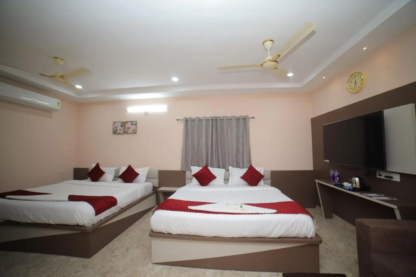 Deluxe King Suite in Sri Ganesh Grand