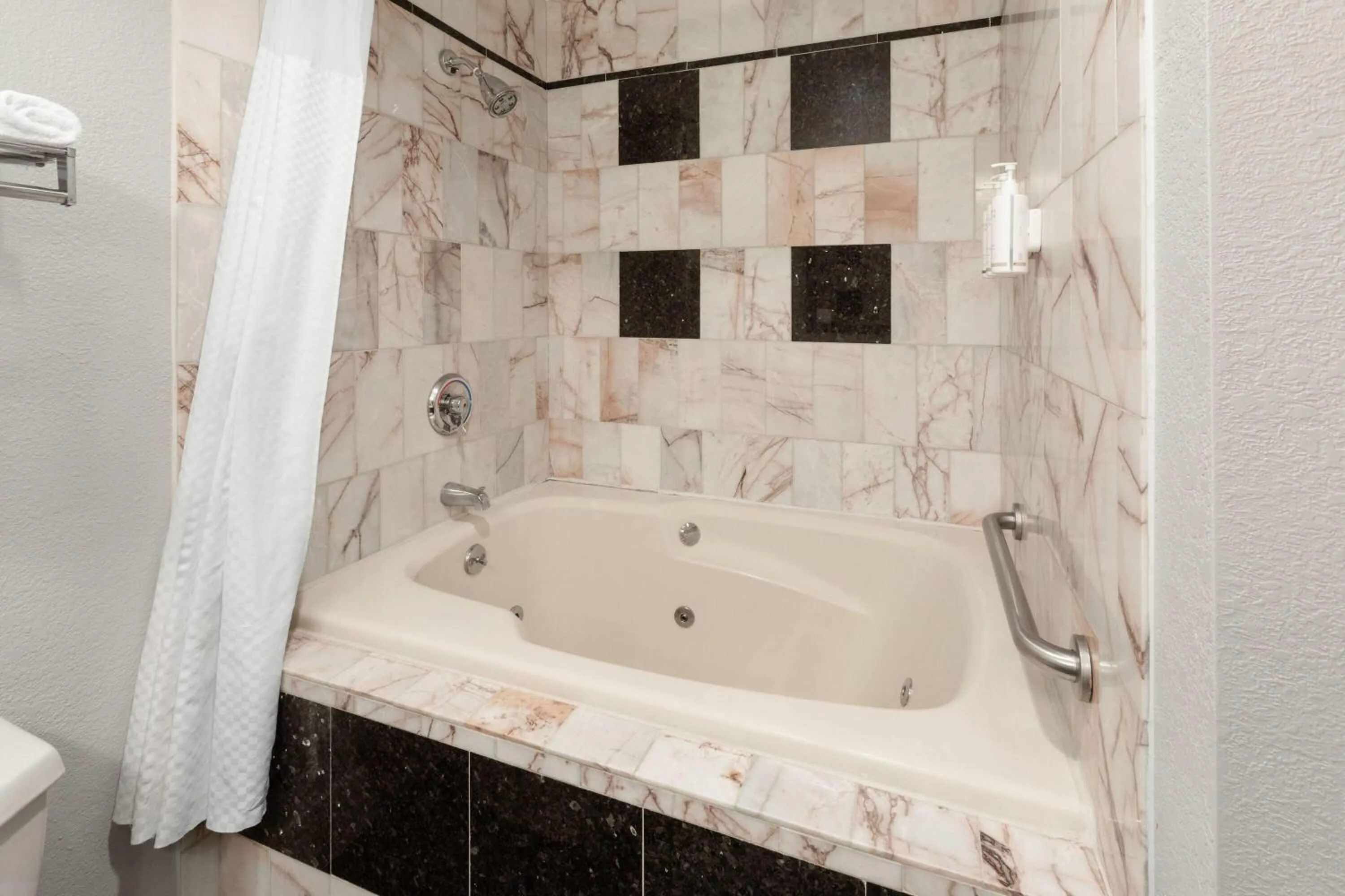 King Studio Suite - Non-Smoking in Days Inn by Wyndham Blairsville