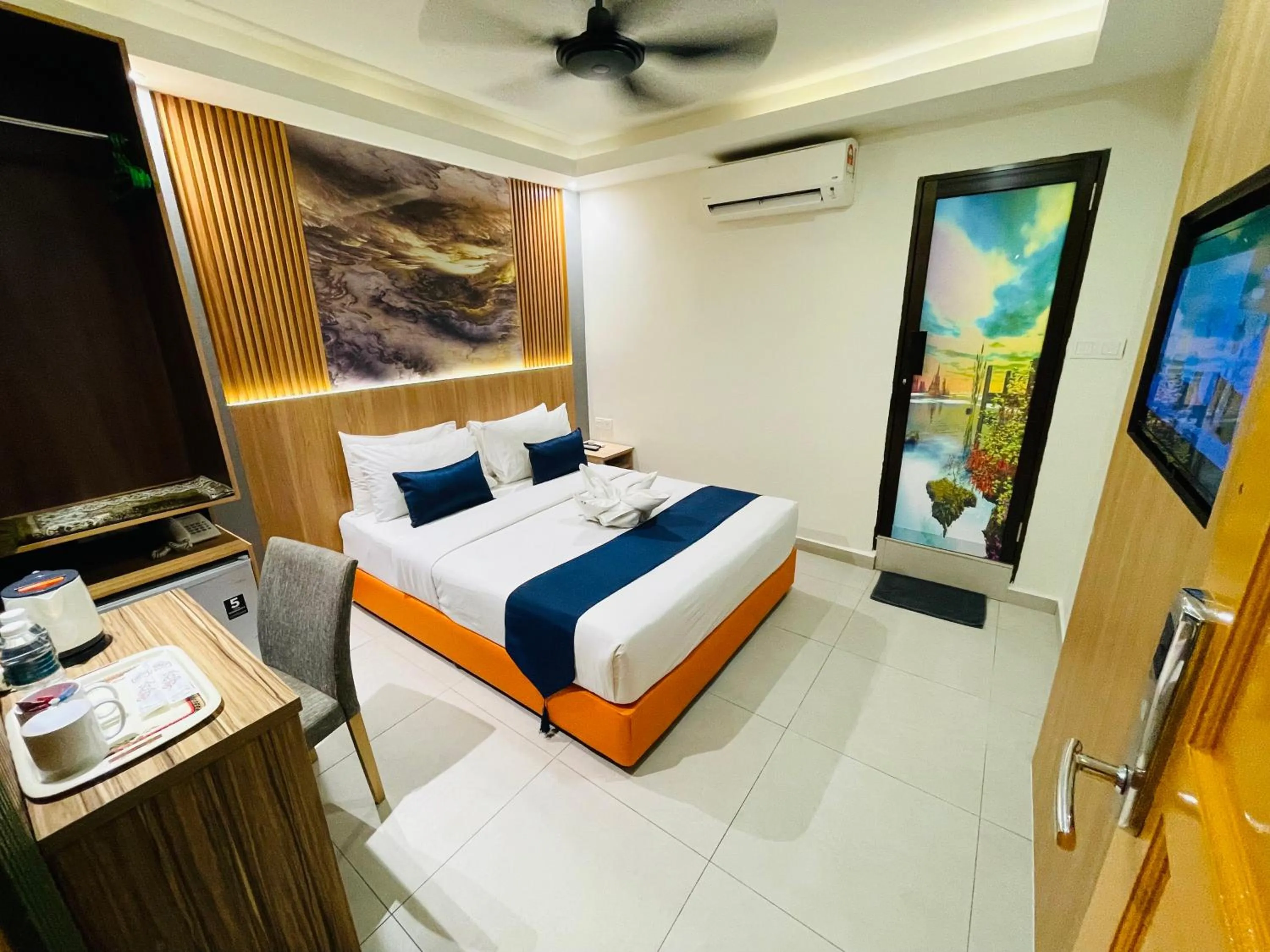 Deluxe Queen Room : Hassle Free Check-in / Free Wifi / Hourly Sanitization of Common Area / Gym & Rooftop Sky Garden Access in ESSY Hotel KL Sentral