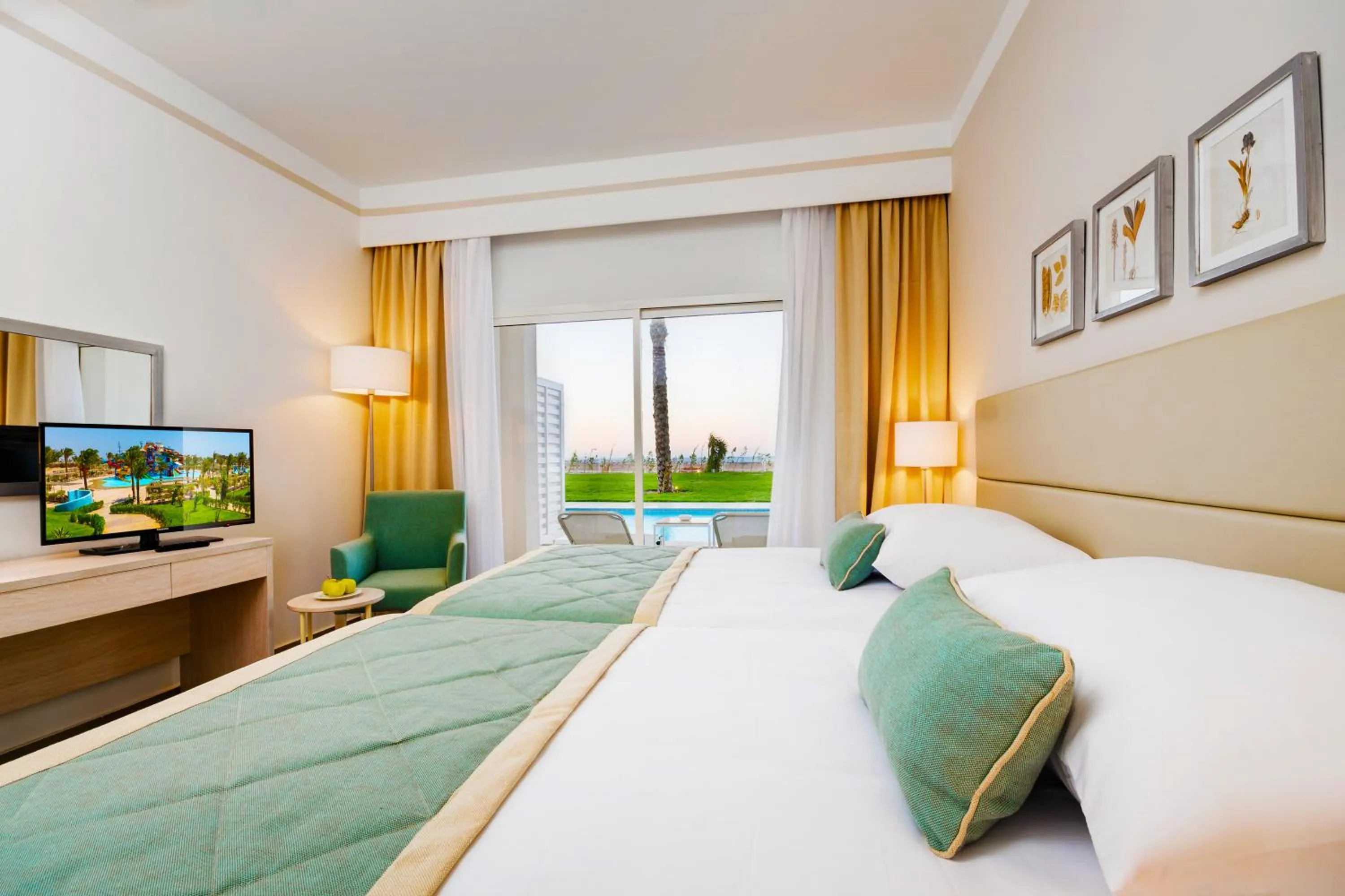 Family Twin, Pool View in JAZ Aquaviva