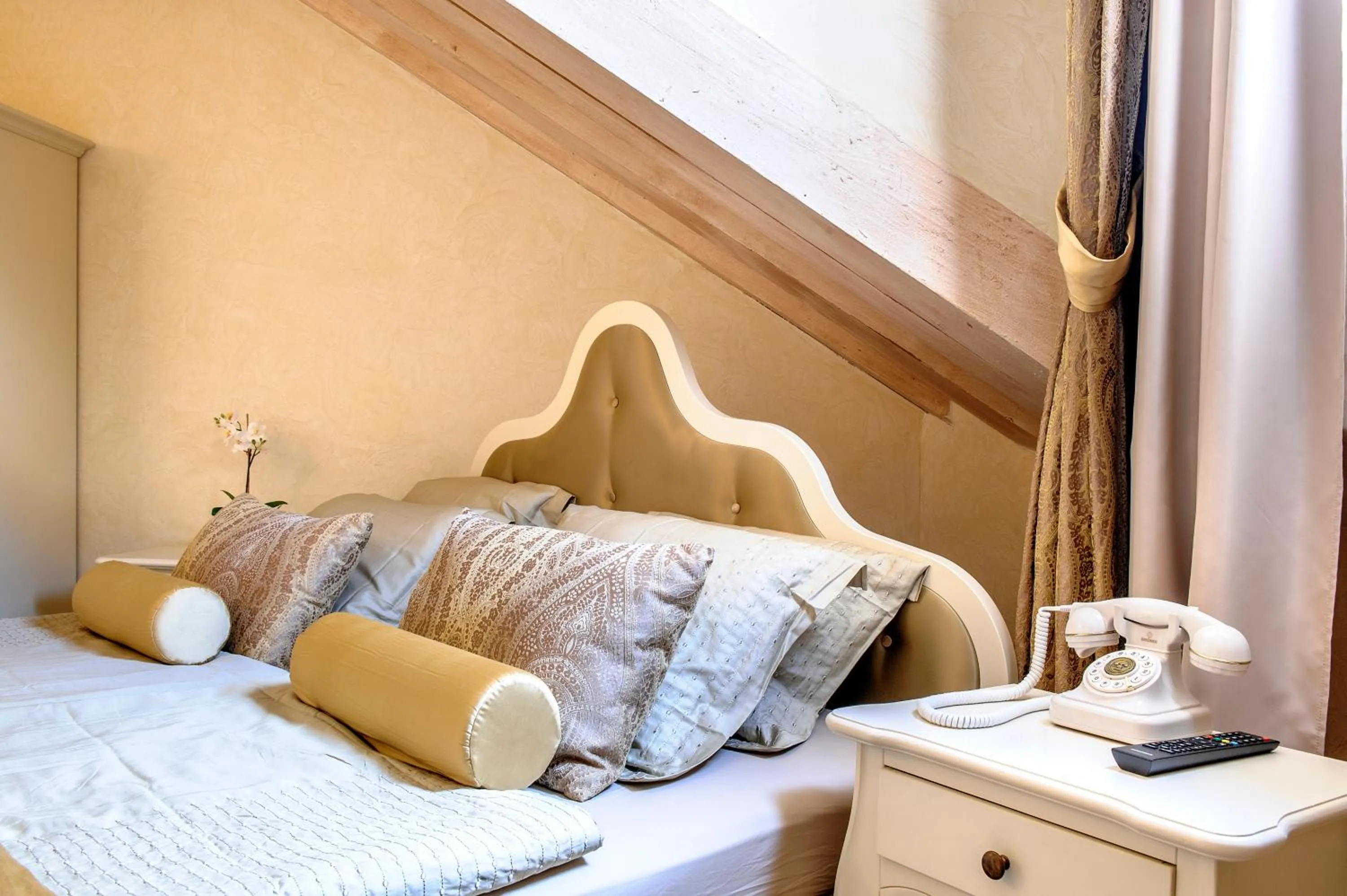 Classic Double Room - single occupancy in Heritage Hotel Life Palace