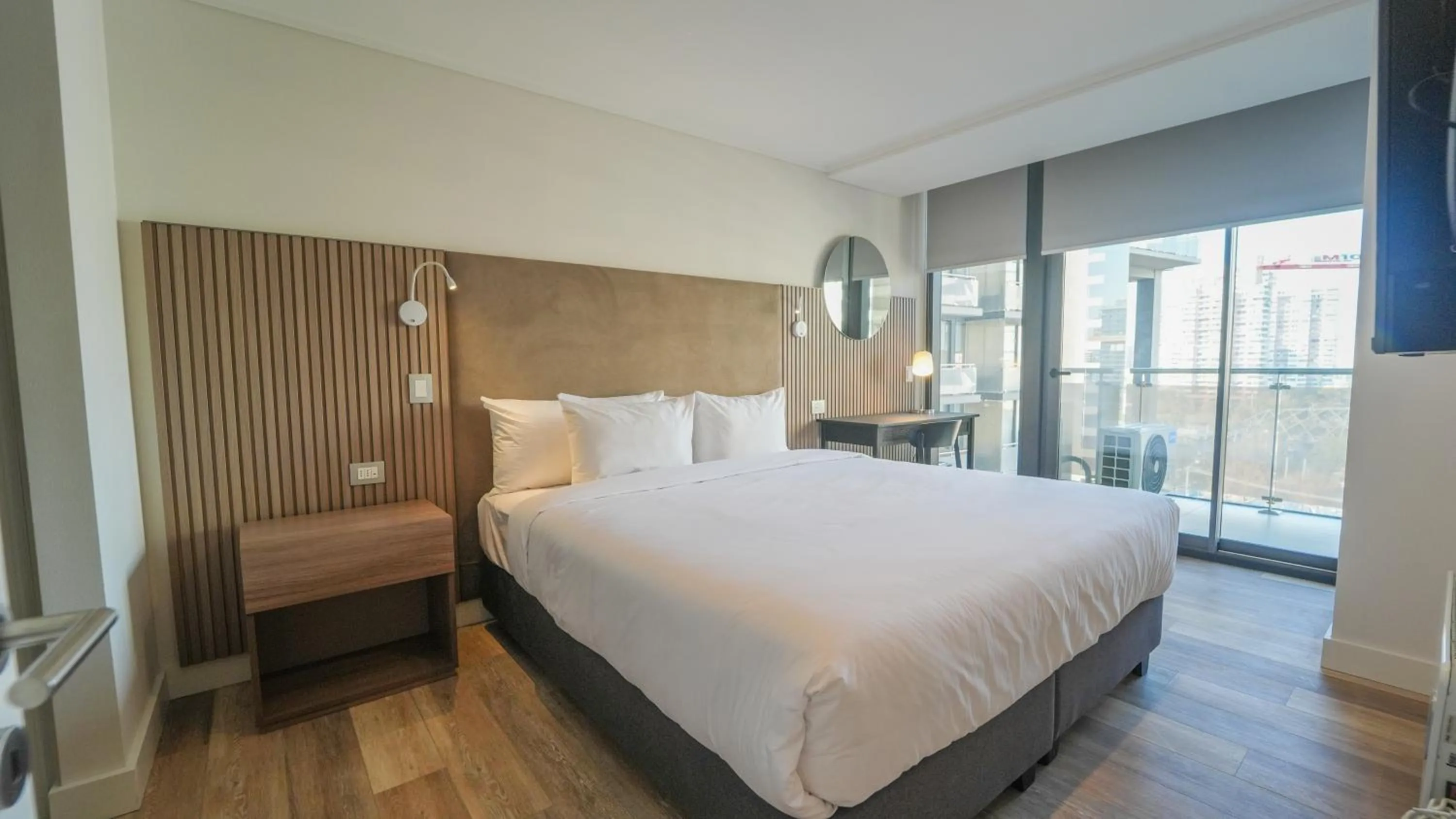 One-Bedroom Apartment with Balcony in Spot Suites