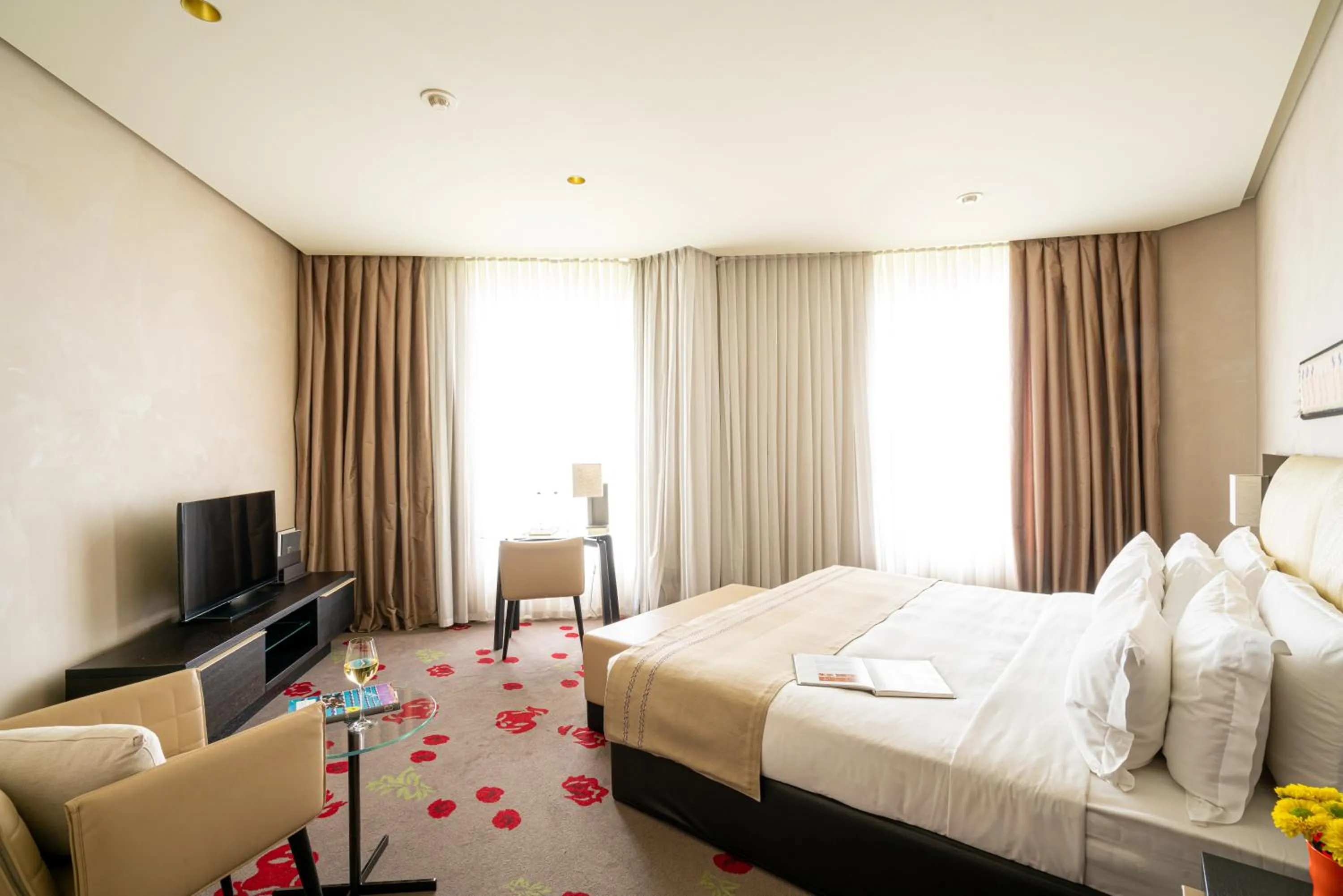 Deluxe King Room with Sofa in BERDS Hotel Chisinau - MGallery Collection