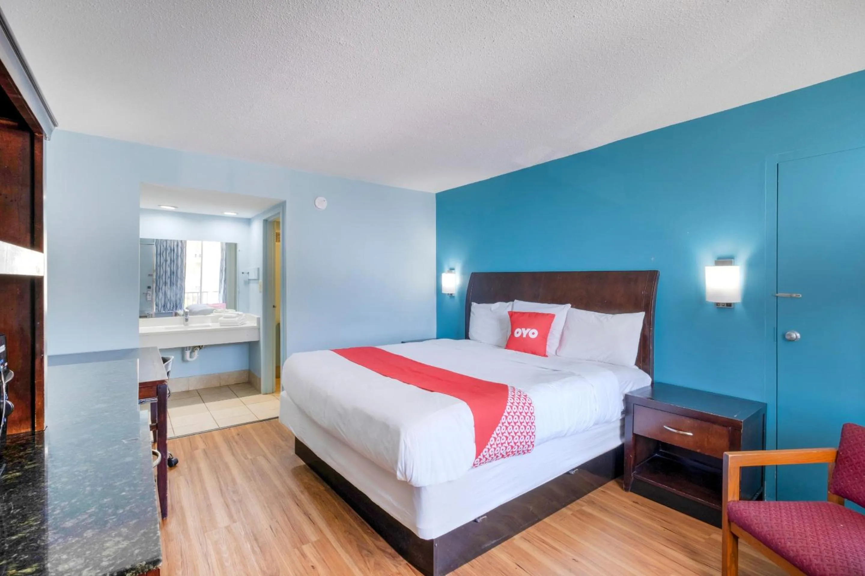 King Room in OYO Hotel Cleveland, TN